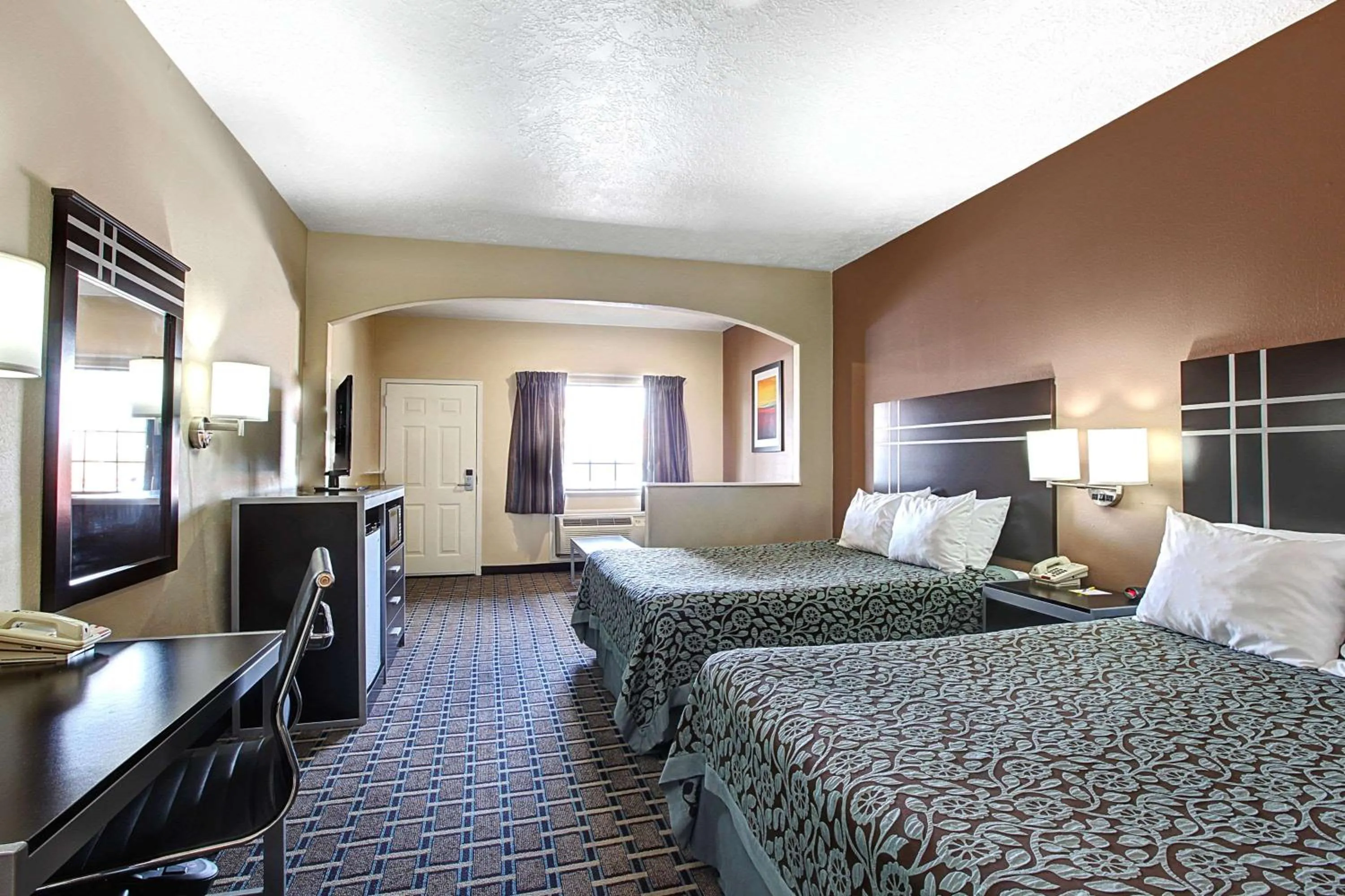 Photo of the whole room, Bed in Days Inn & Suites by Wyndham Houston North - Spring