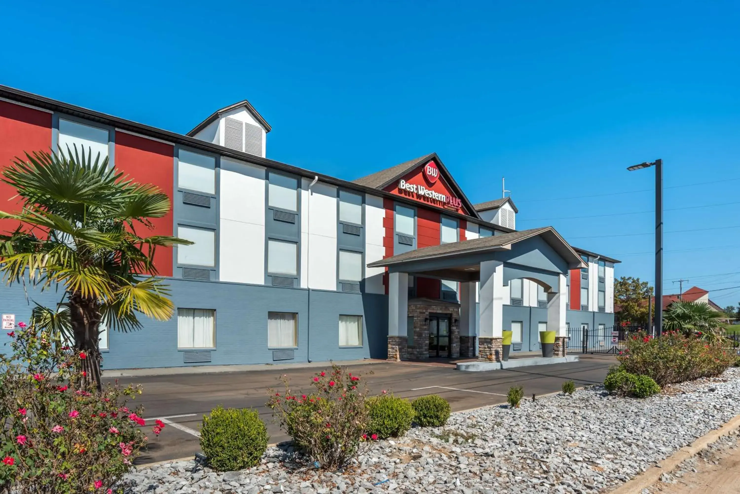 Property building in Best Western Plus Jackson Downtown Coliseum Property building in Best Western Plus Jackson Downtown Coliseum