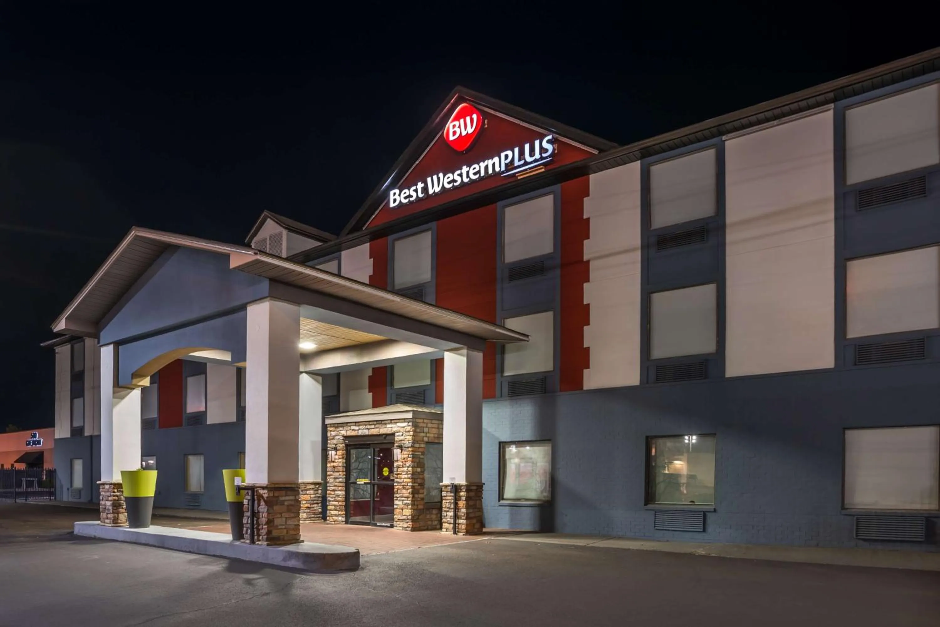 Property building in Best Western Plus Jackson Downtown Coliseum