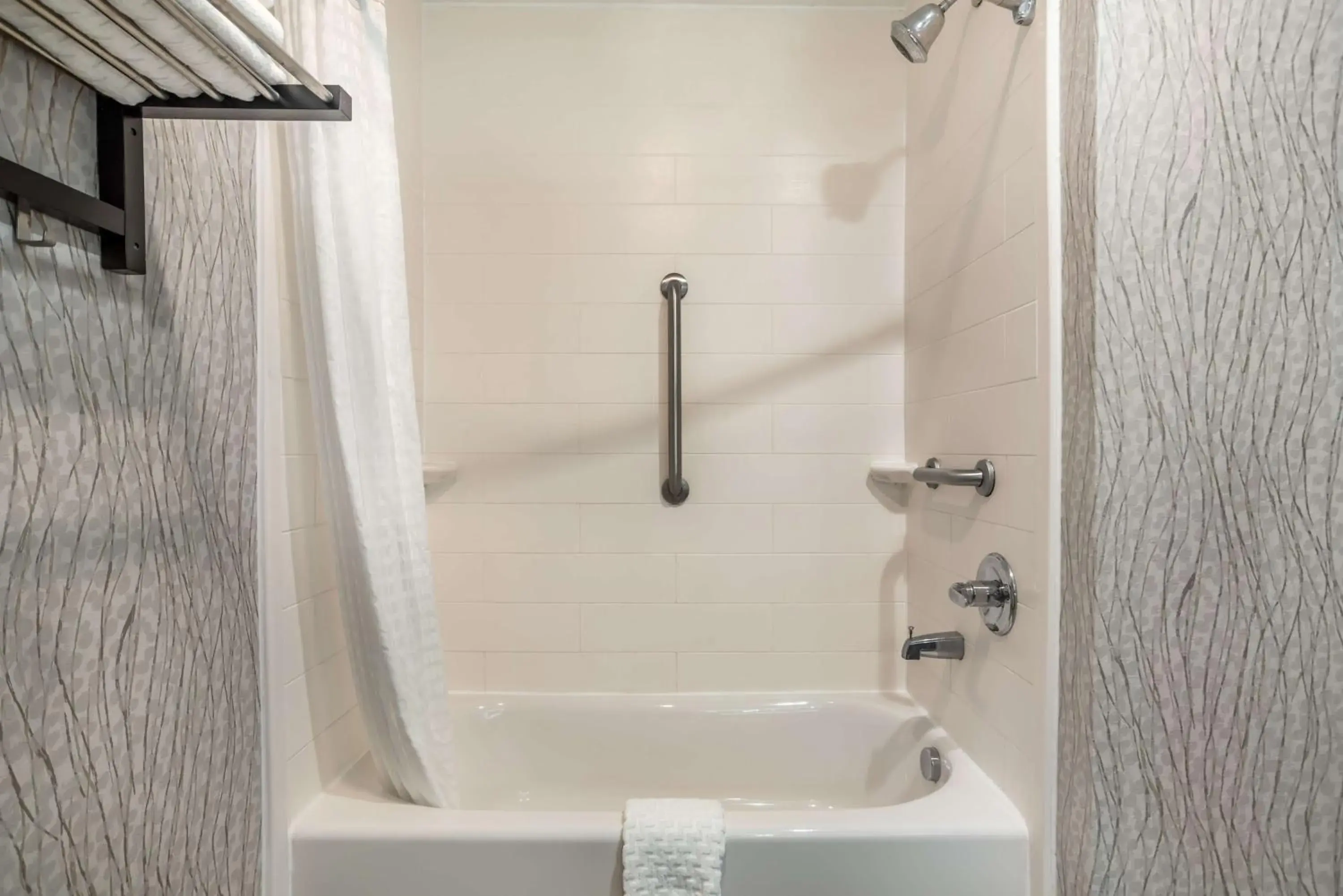 Bathroom in Best Western Plus Jackson Downtown Coliseum Bathroom in Best Western Plus Jackson Downtown Coliseum