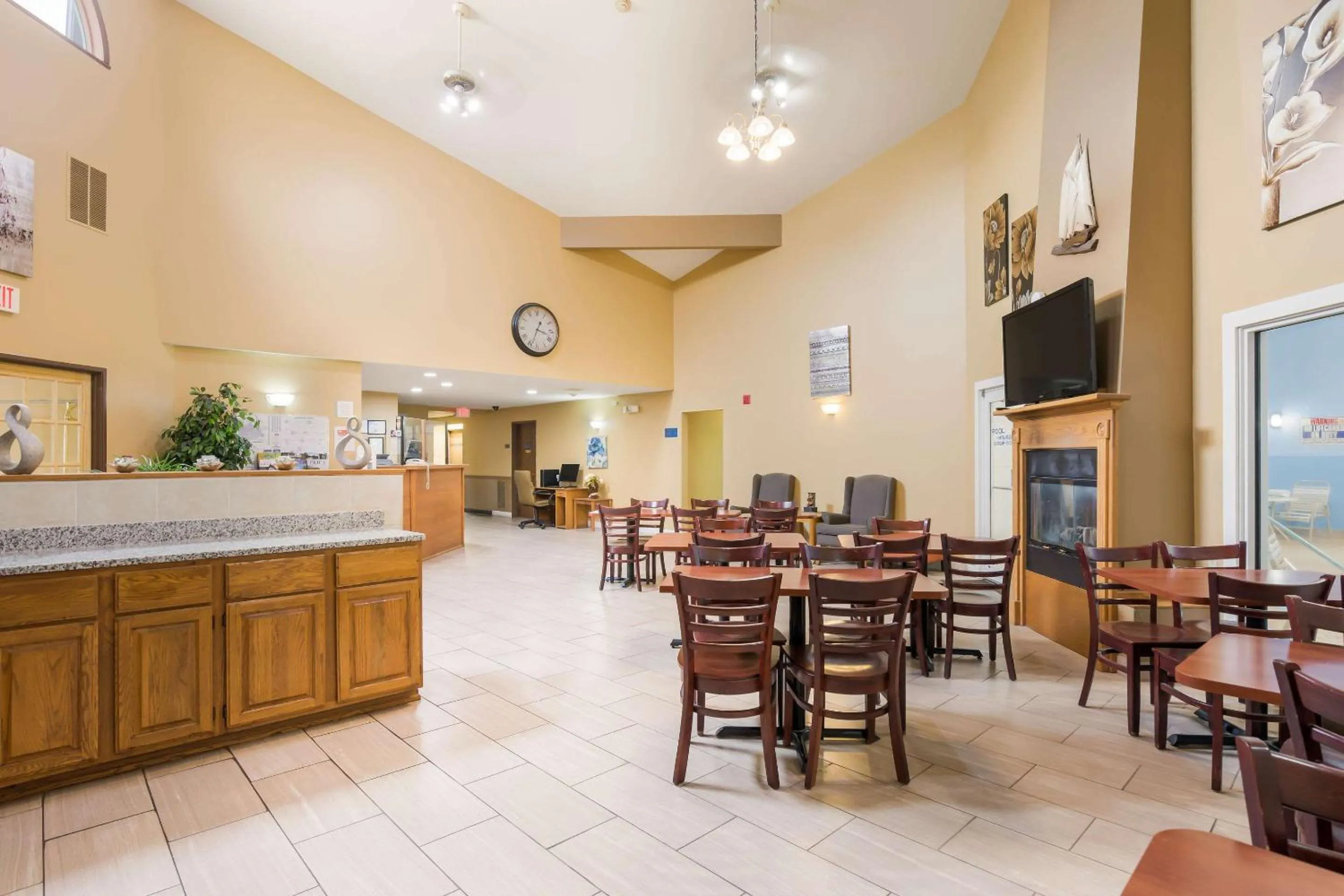 Restaurant/places to eat in Econo Lodge Lake Mills