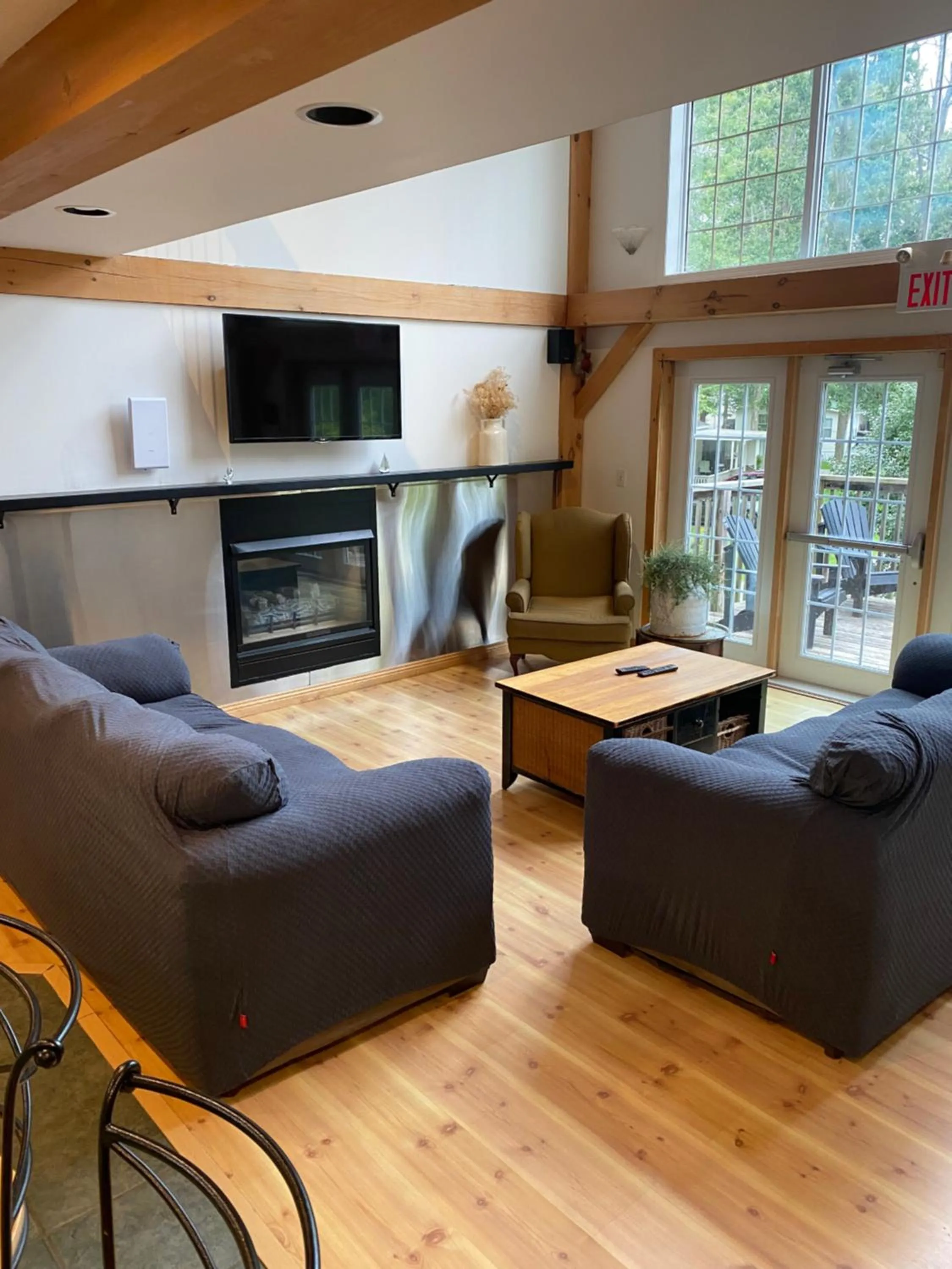 TV and multimedia in Timber House Resort