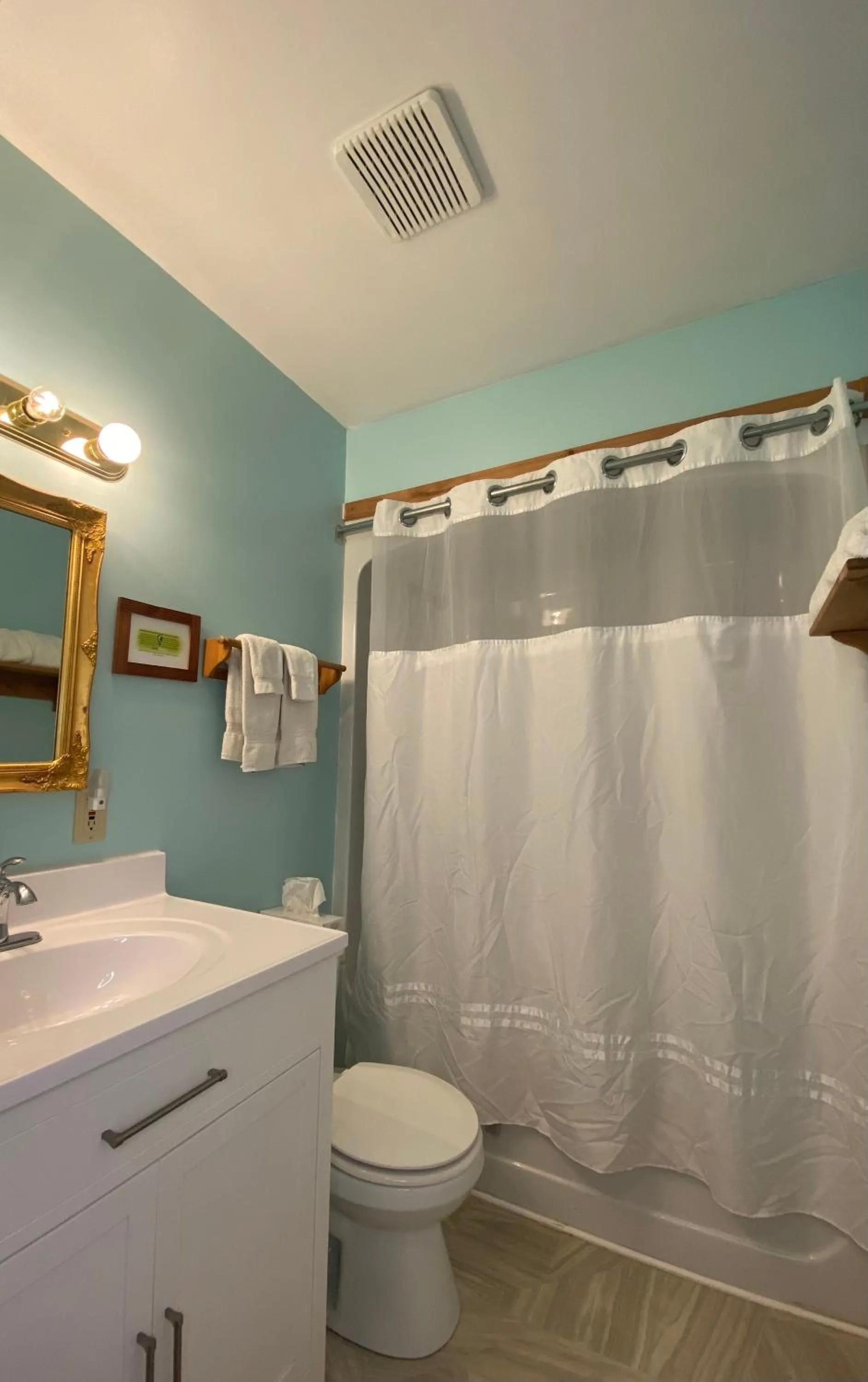 Shower in Timber House Resort