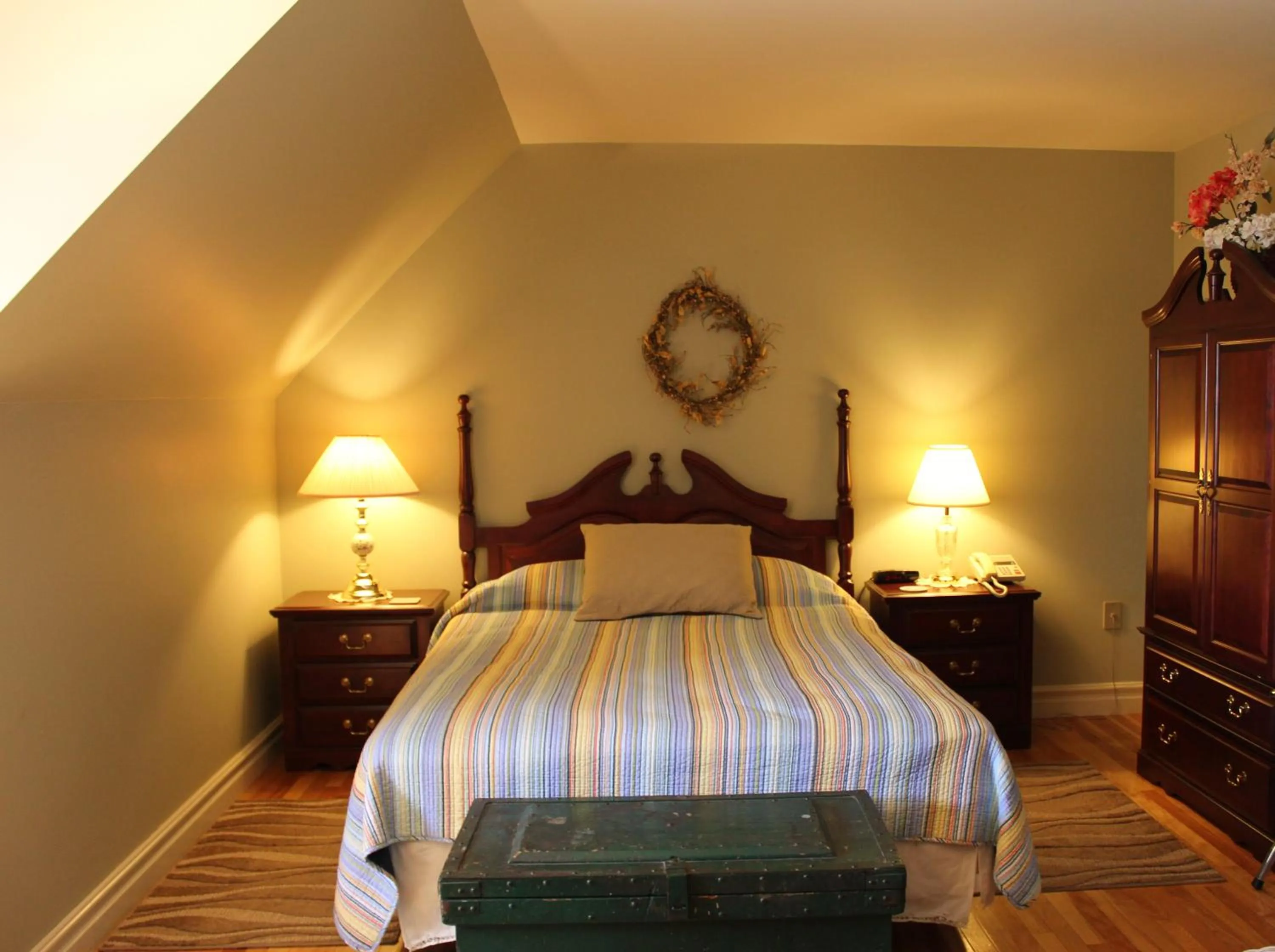 Bed in Ye Olde Argyler Lodge