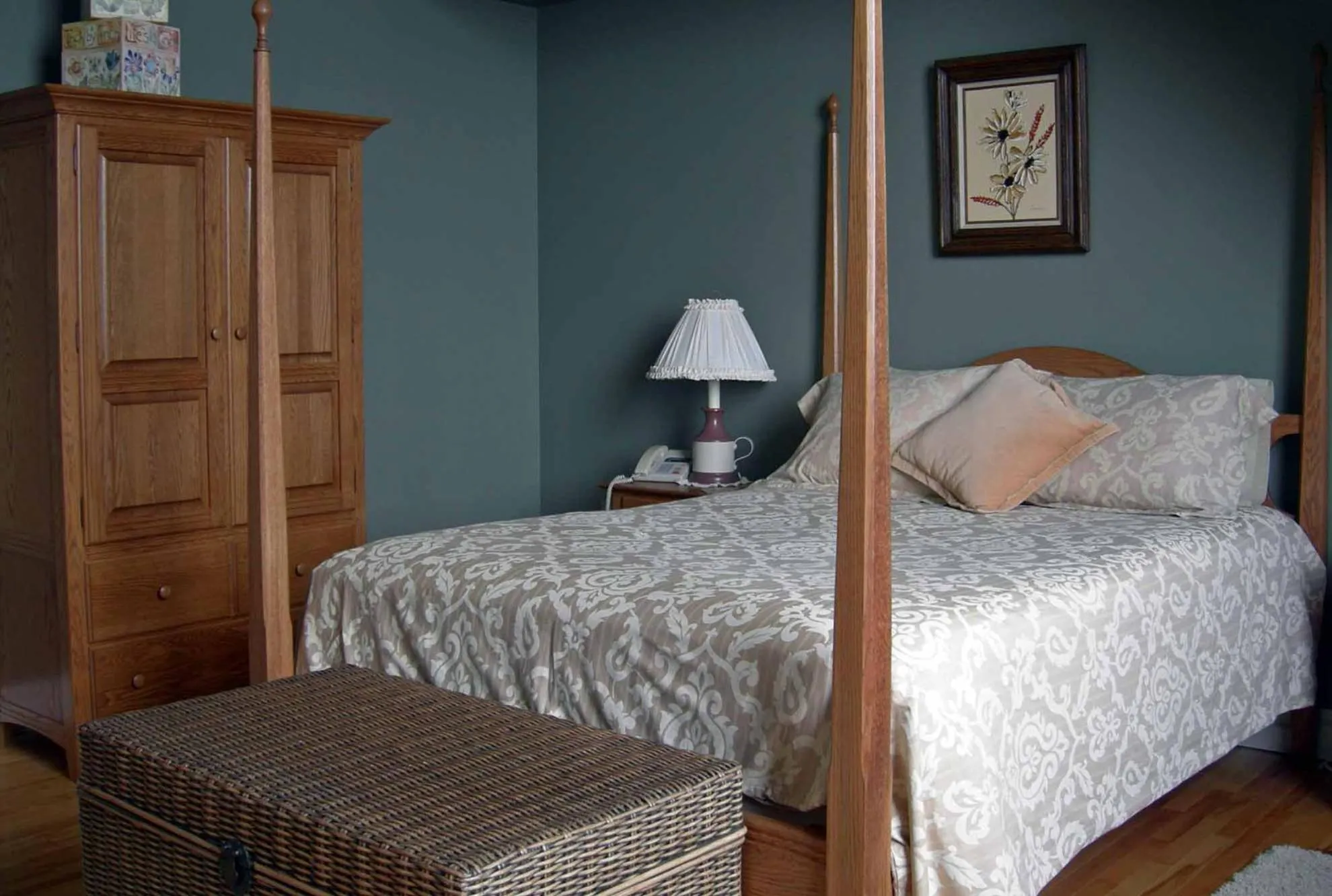 Bed in Ye Olde Argyler Lodge