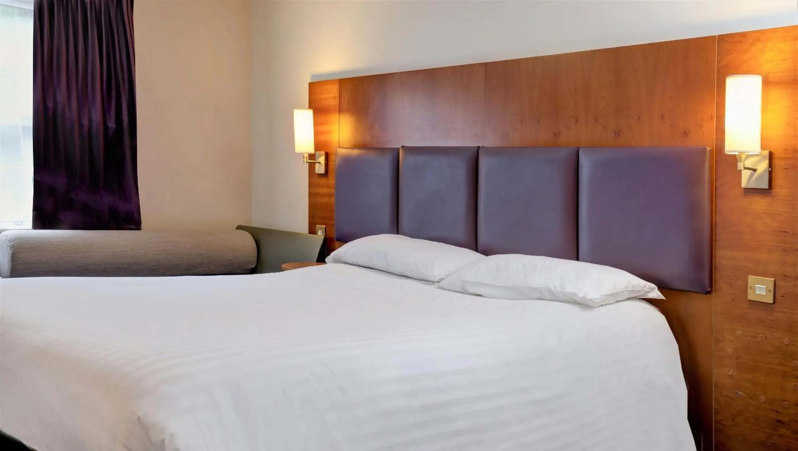 Bedroom, Bed in Milestone Peterborough Hotel A1M, Sure Hotel Collection by Best Western Bedroom, Bed in Milestone Peterborough Hotel A1M, Sure Hotel Collection by Best Western