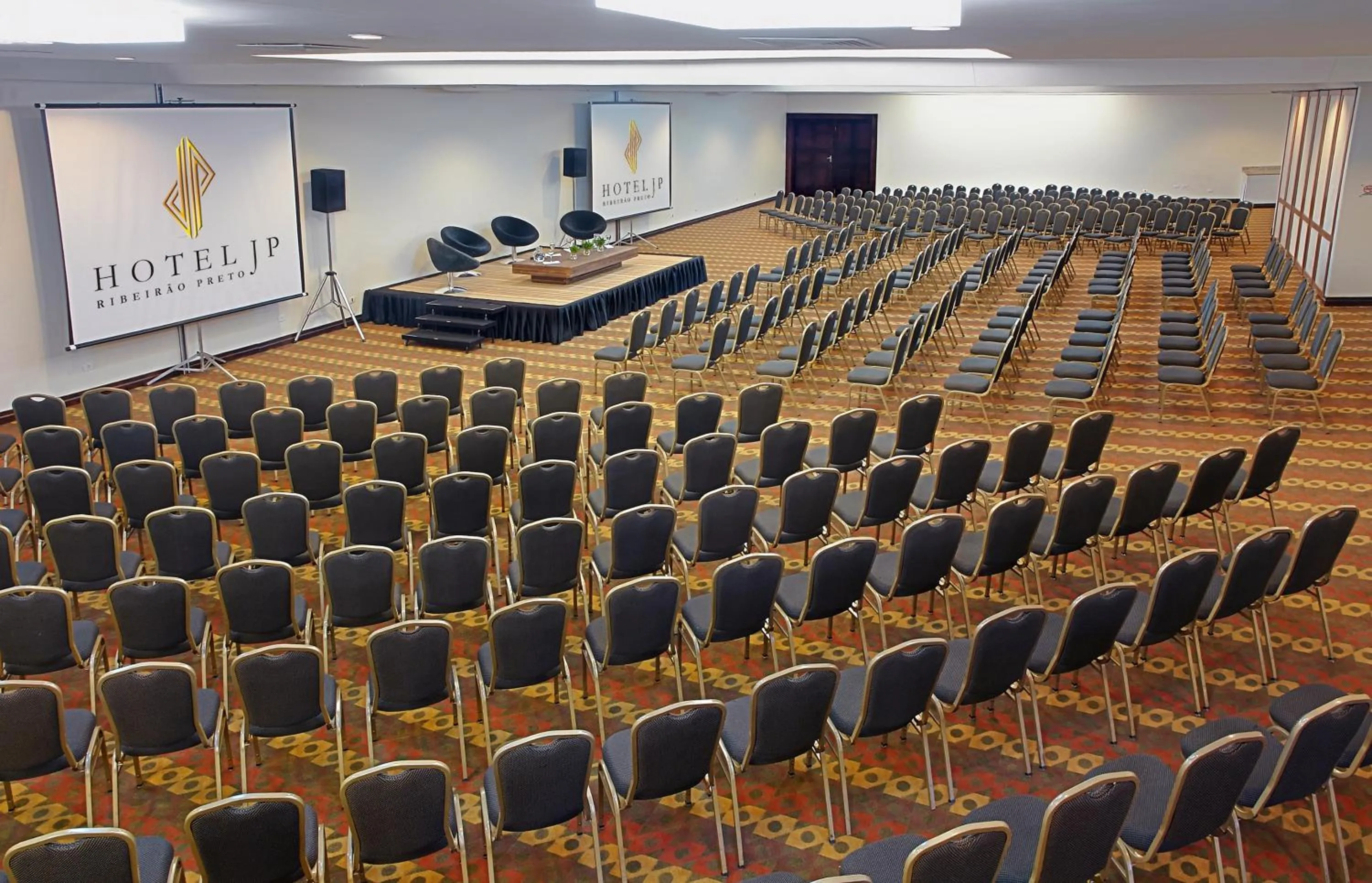 Business facilities in Hotel JP Ribeirão Preto Resort & Convenções by Nacional Inn