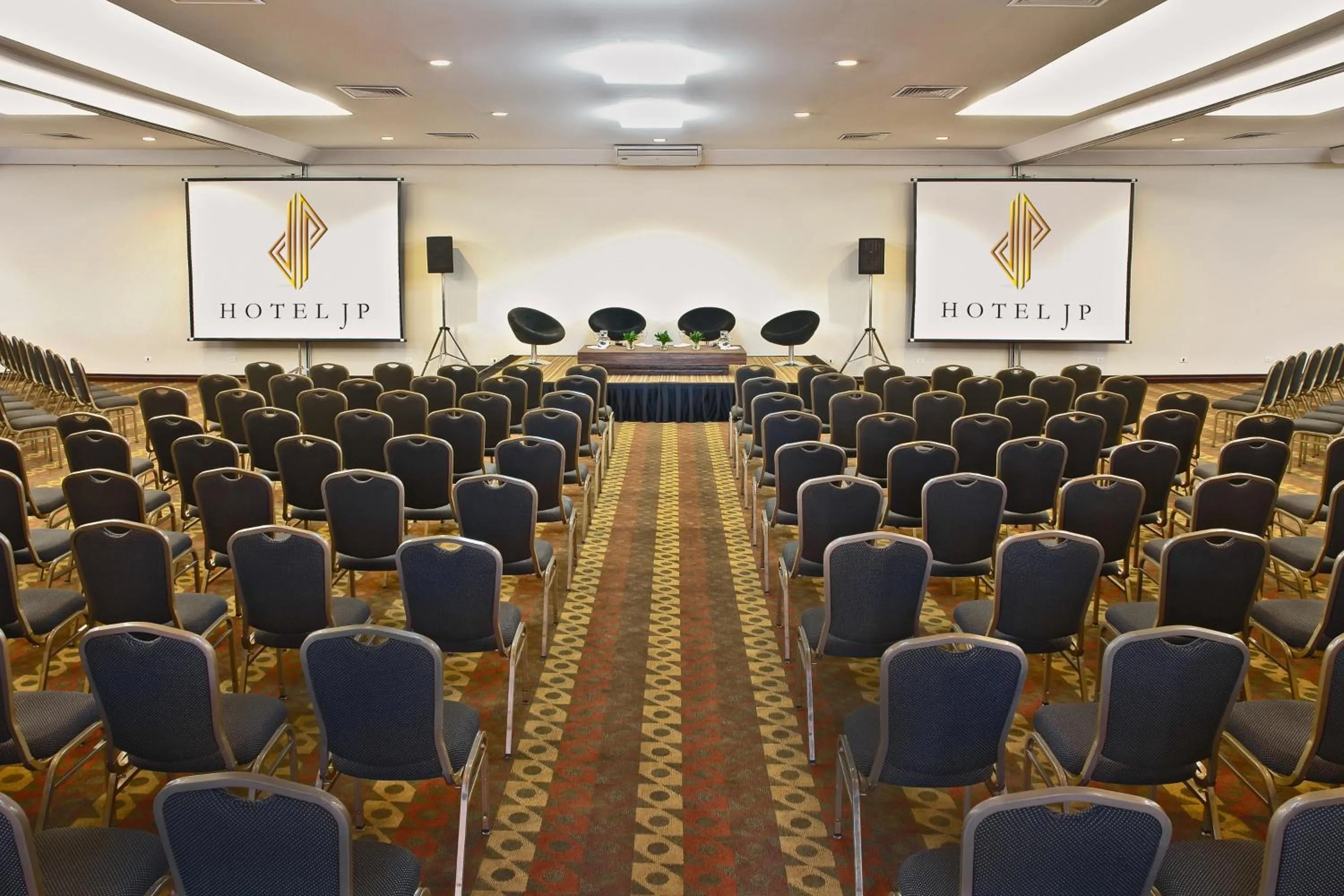 Business facilities in Hotel JP Ribeirão Preto Resort & Convenções by Nacional Inn