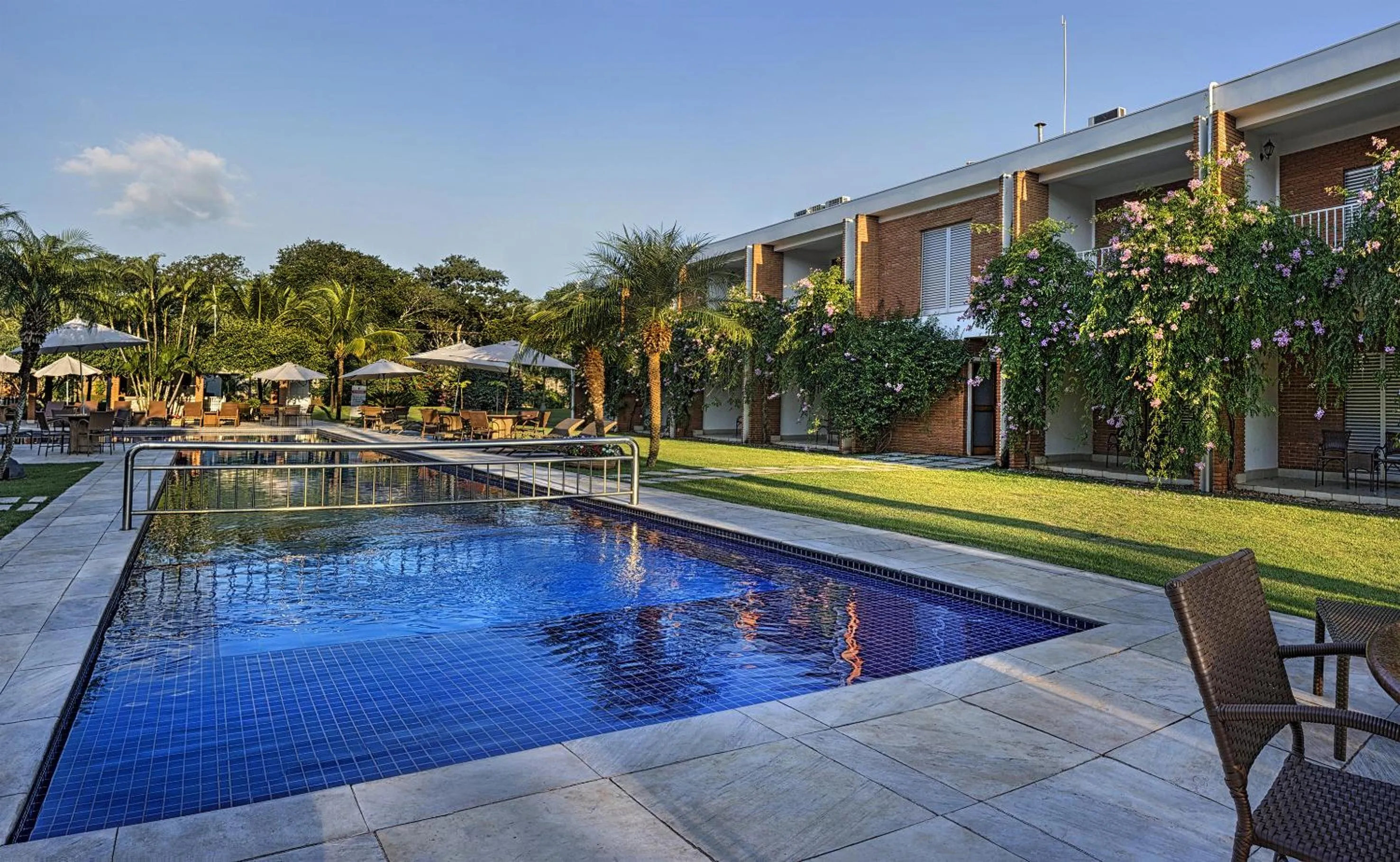 Swimming pool in Hotel JP Ribeirão Preto Resort & Convenções by Nacional Inn