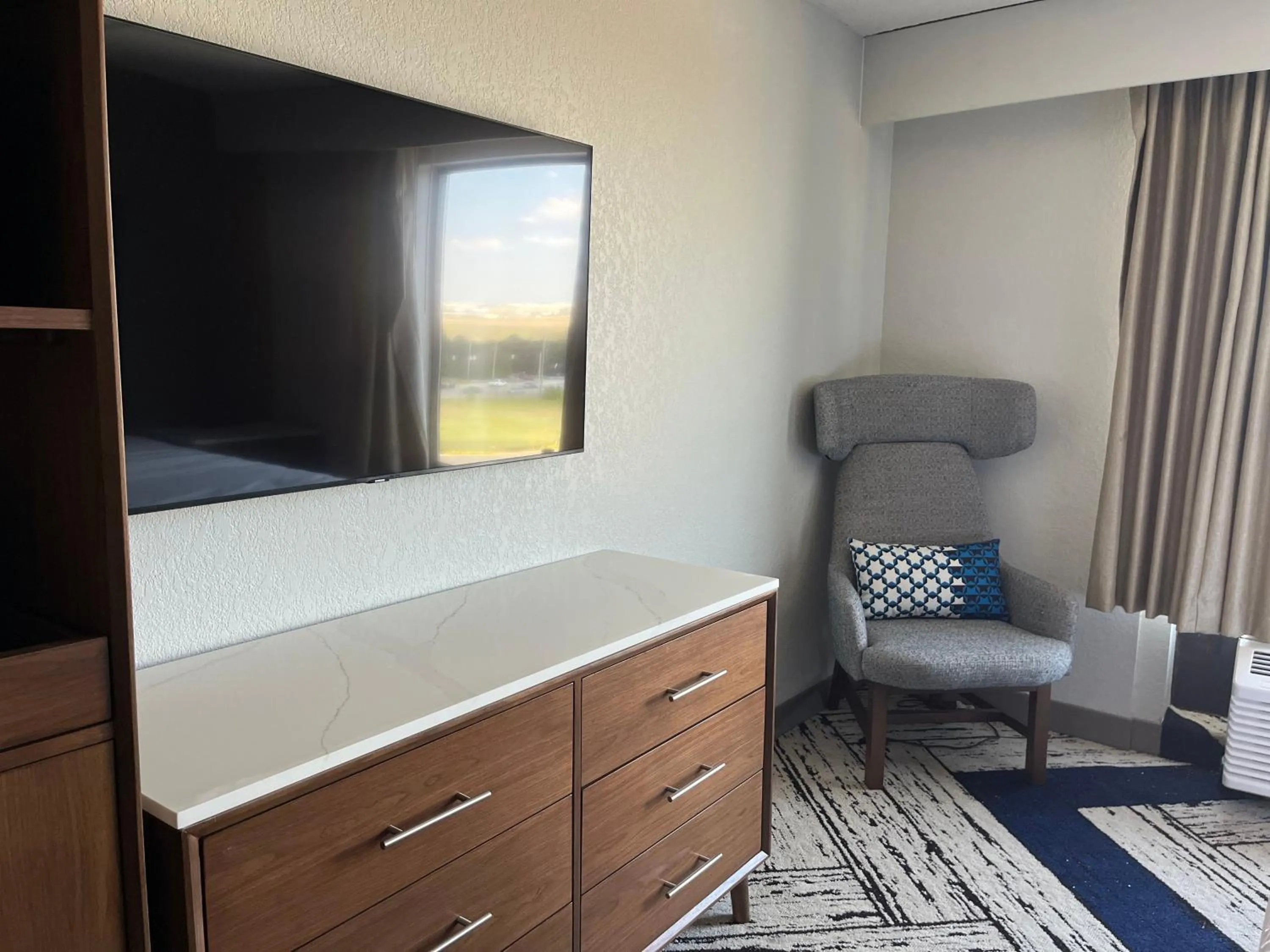 Photo of the whole room in Sky Point Hotel & Suites - Atlanta Airport