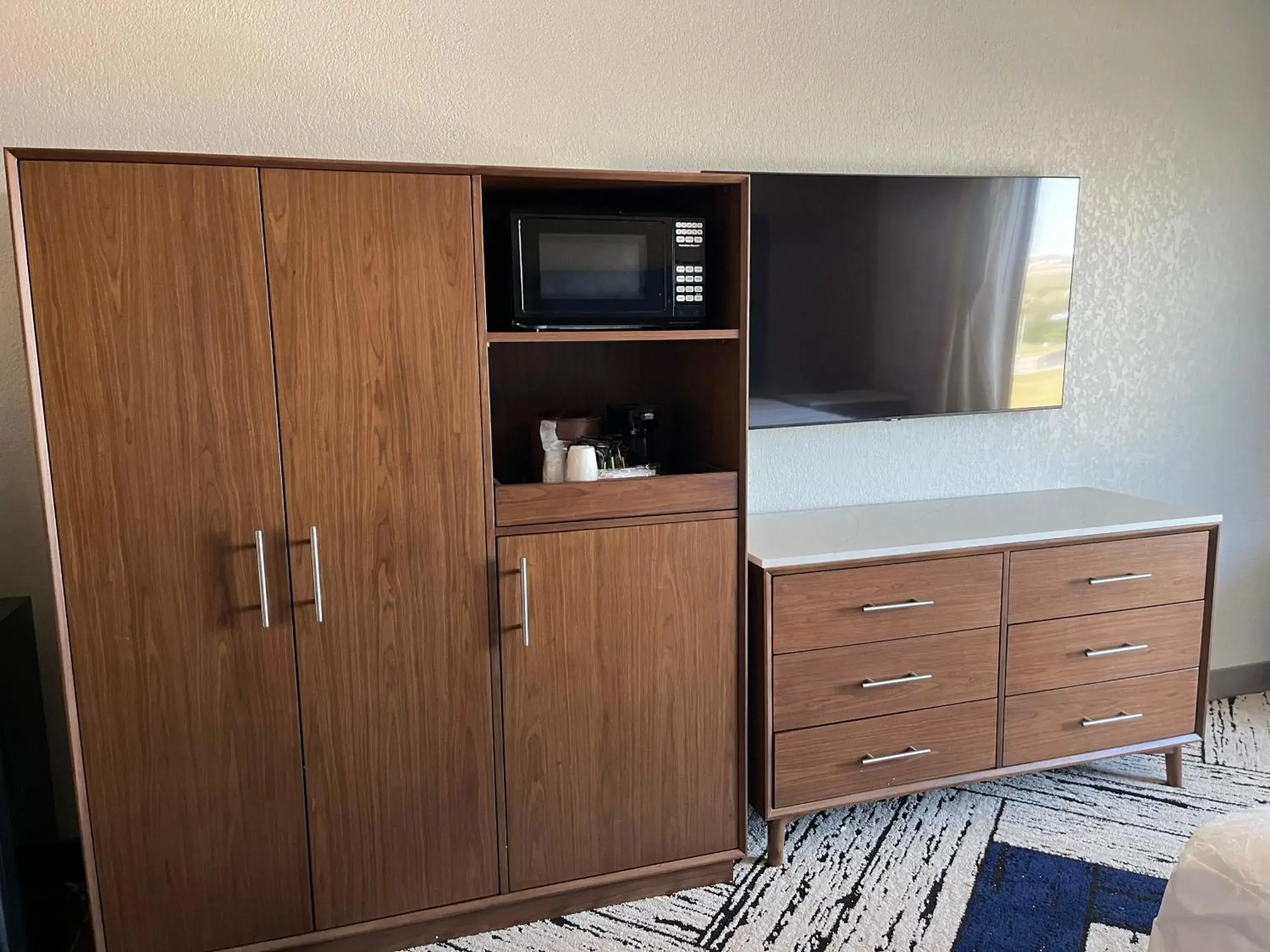 King Room in Sky Point Hotel & Suites - Atlanta Airport King Room in Sky Point Hotel & Suites - Atlanta Airport