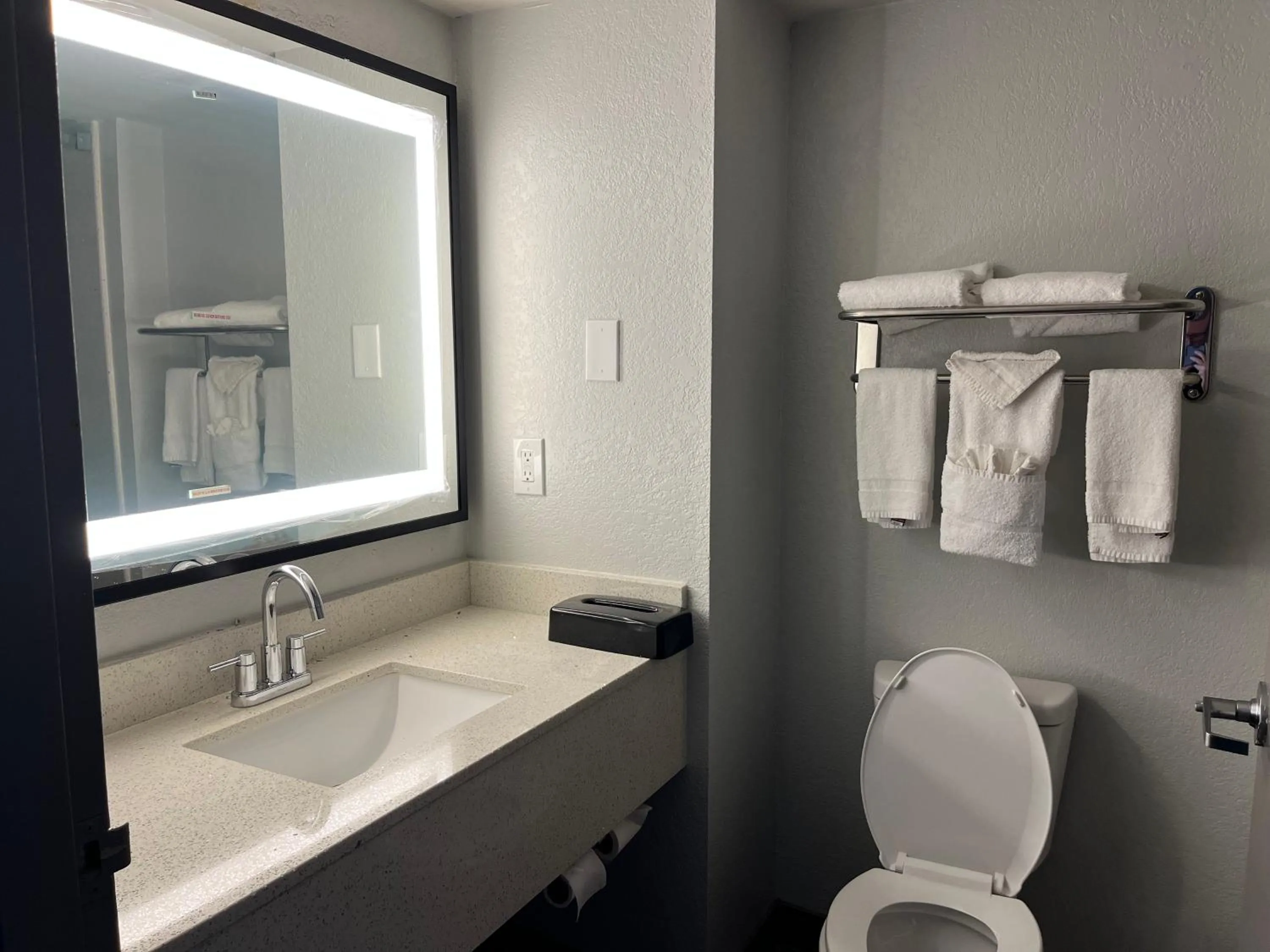 Bathroom in Sky Point Hotel & Suites - Atlanta Airport