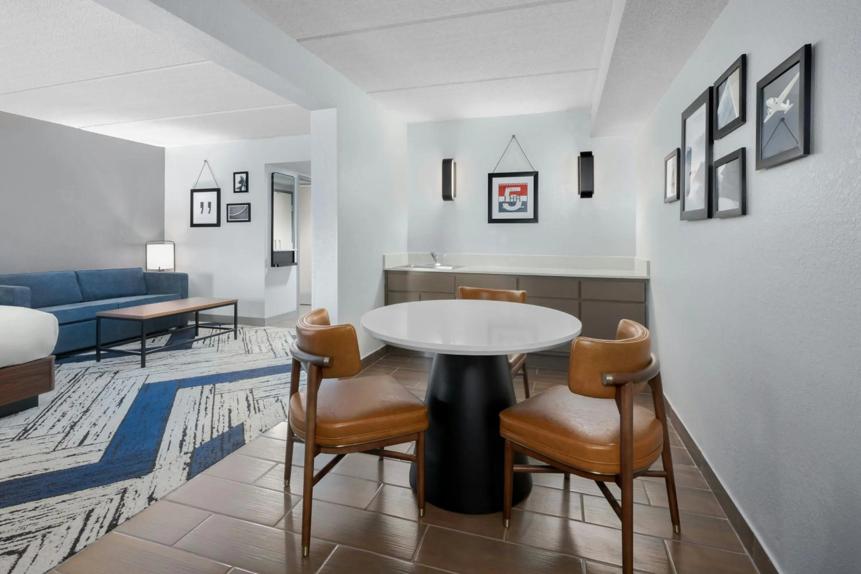 Kitchen or kitchenette in Four Points by Sheraton College Park Atlanta Airport