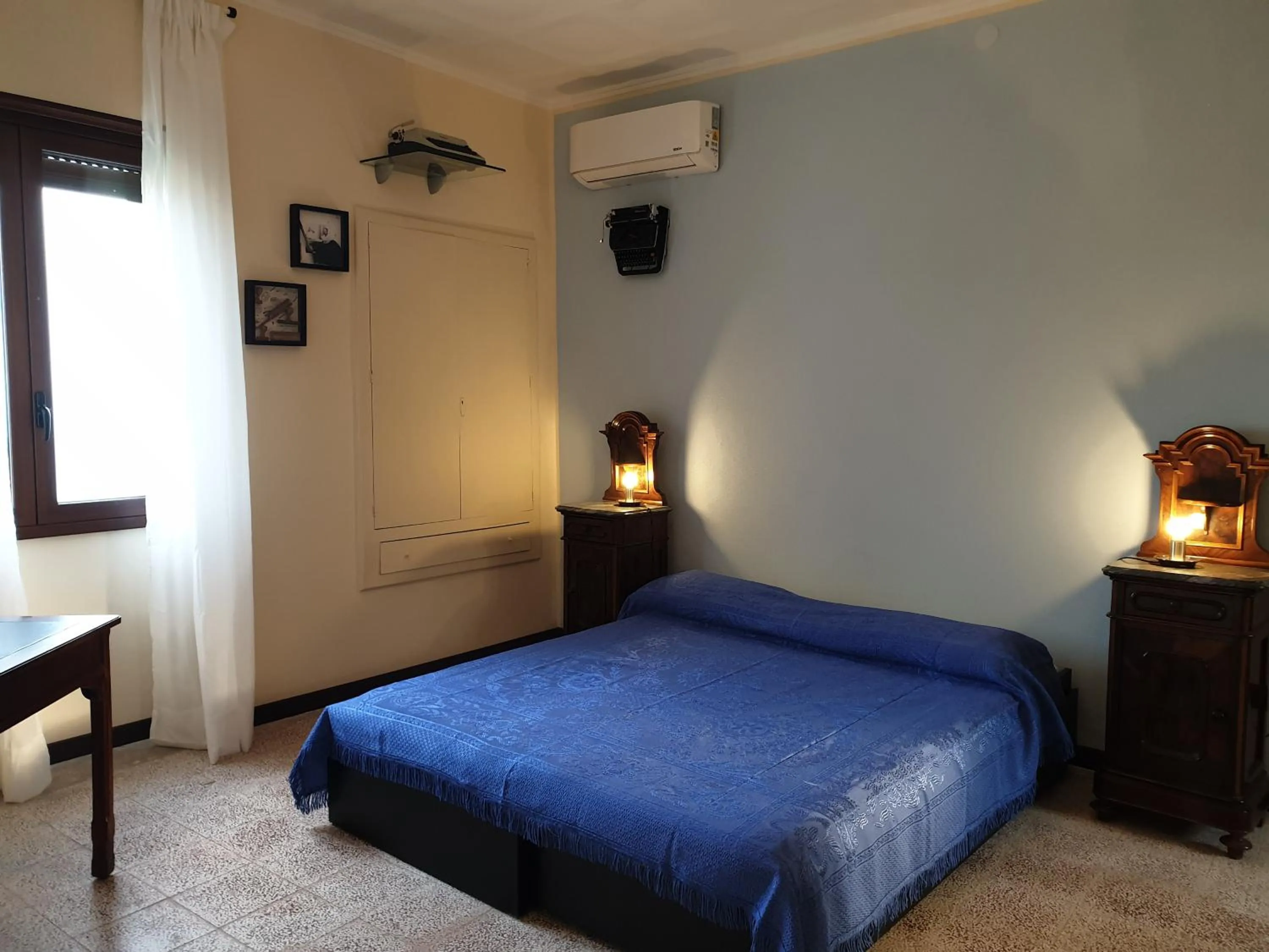 Photo of the whole room, Bed in Casal Trinacria