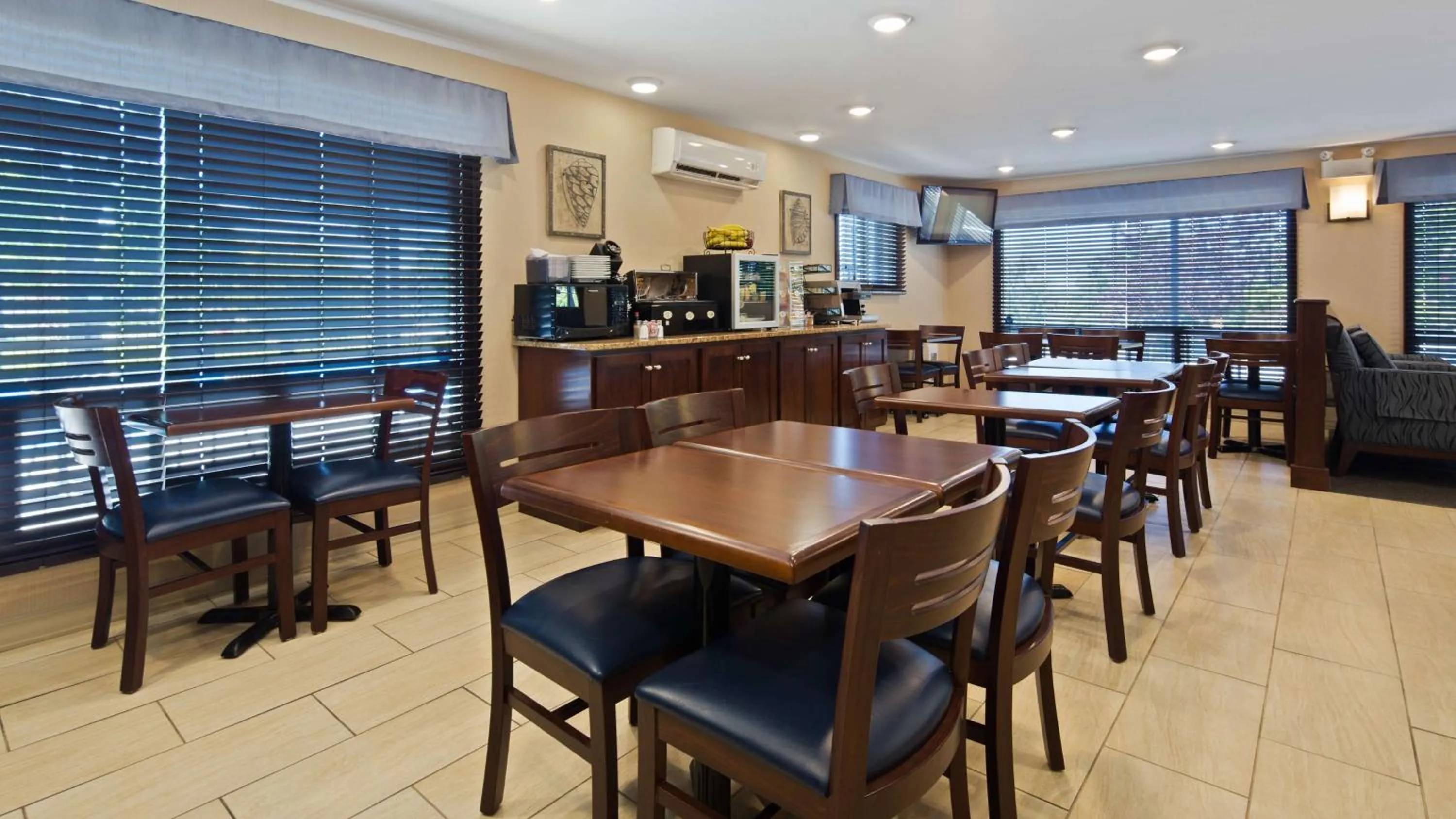 Restaurant/places to eat in South West Mermaid Inn