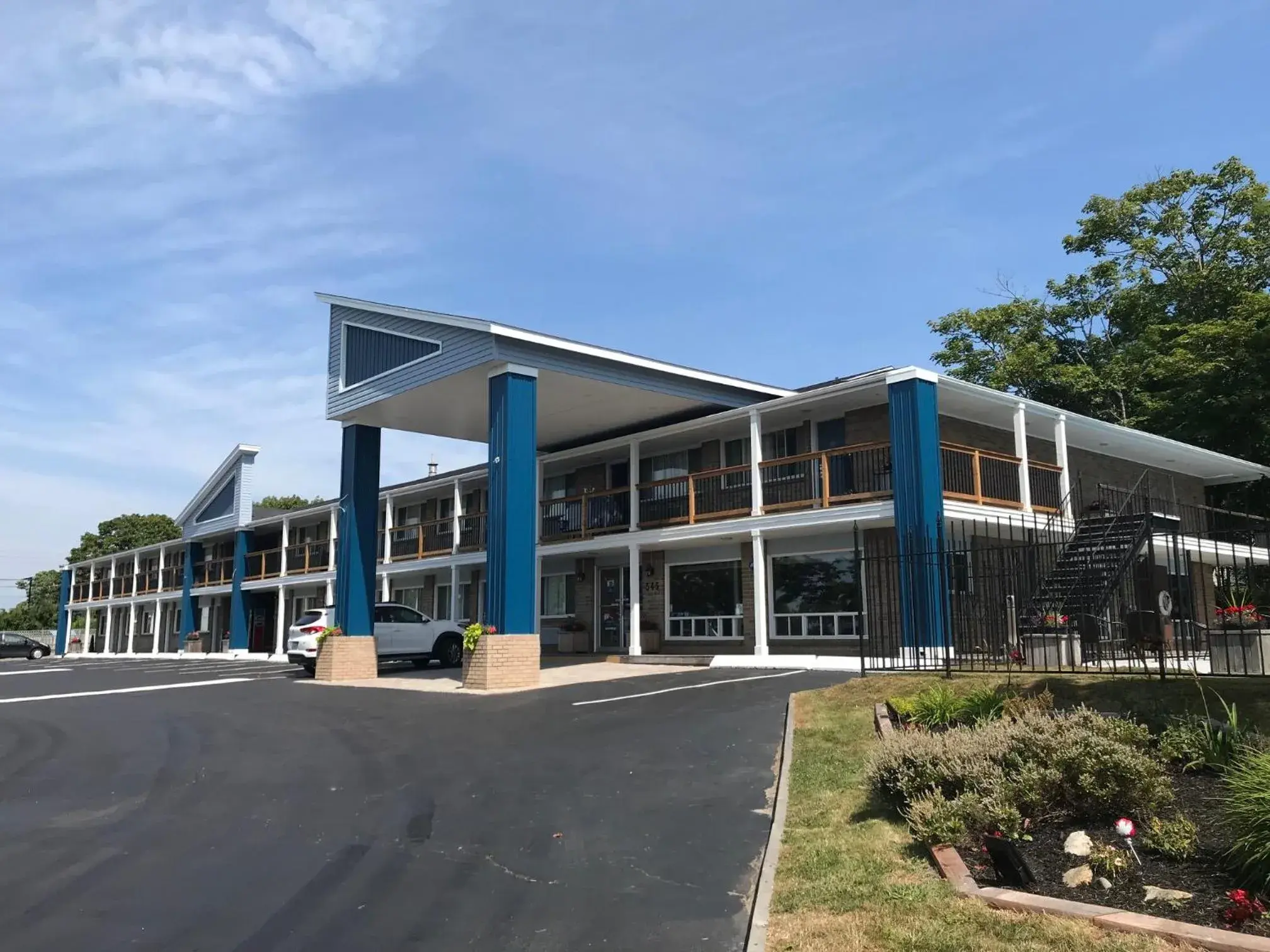 Property building in South West Mermaid Inn Property building in South West Mermaid Inn