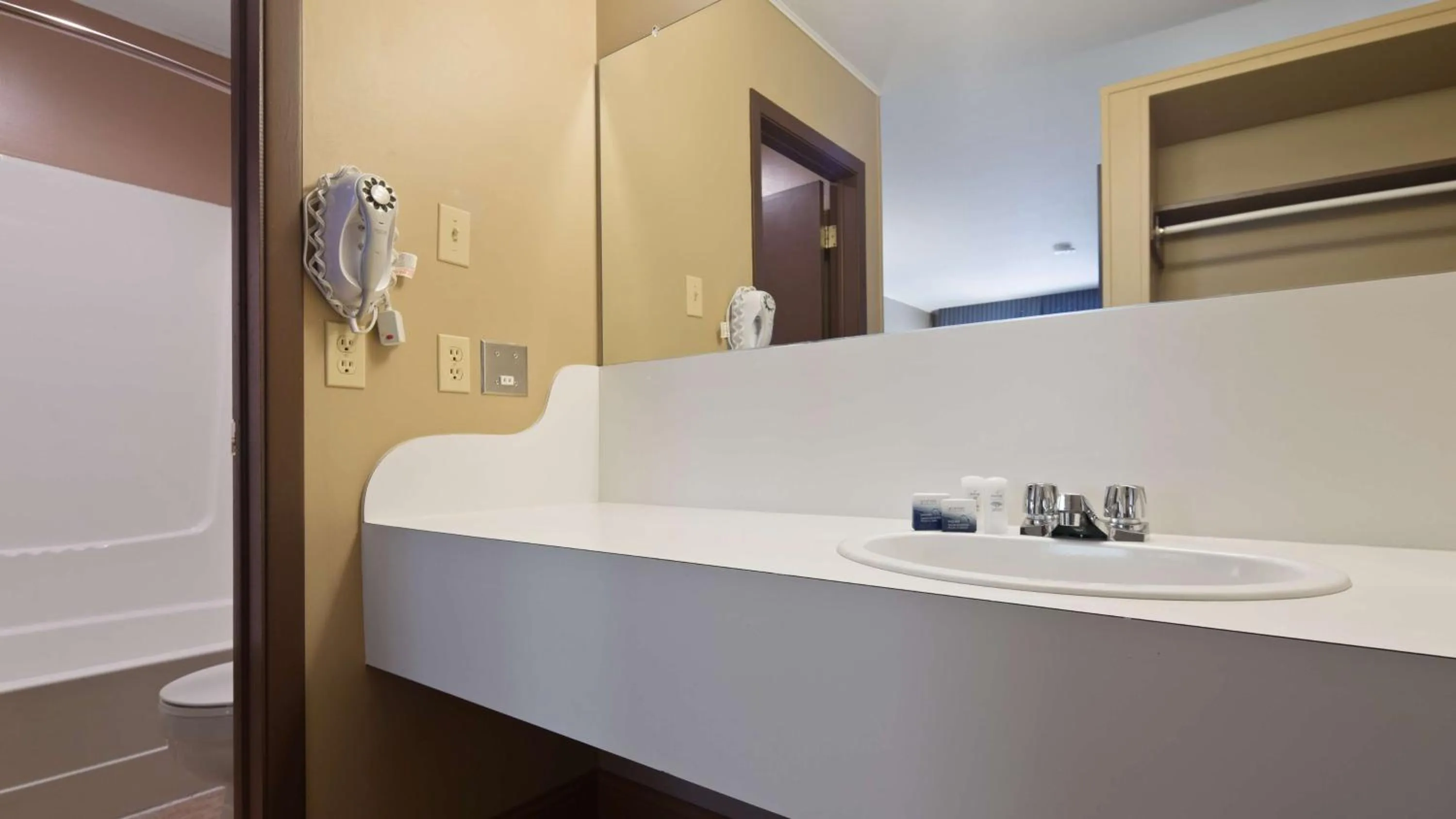 Bathroom in South West Mermaid Inn