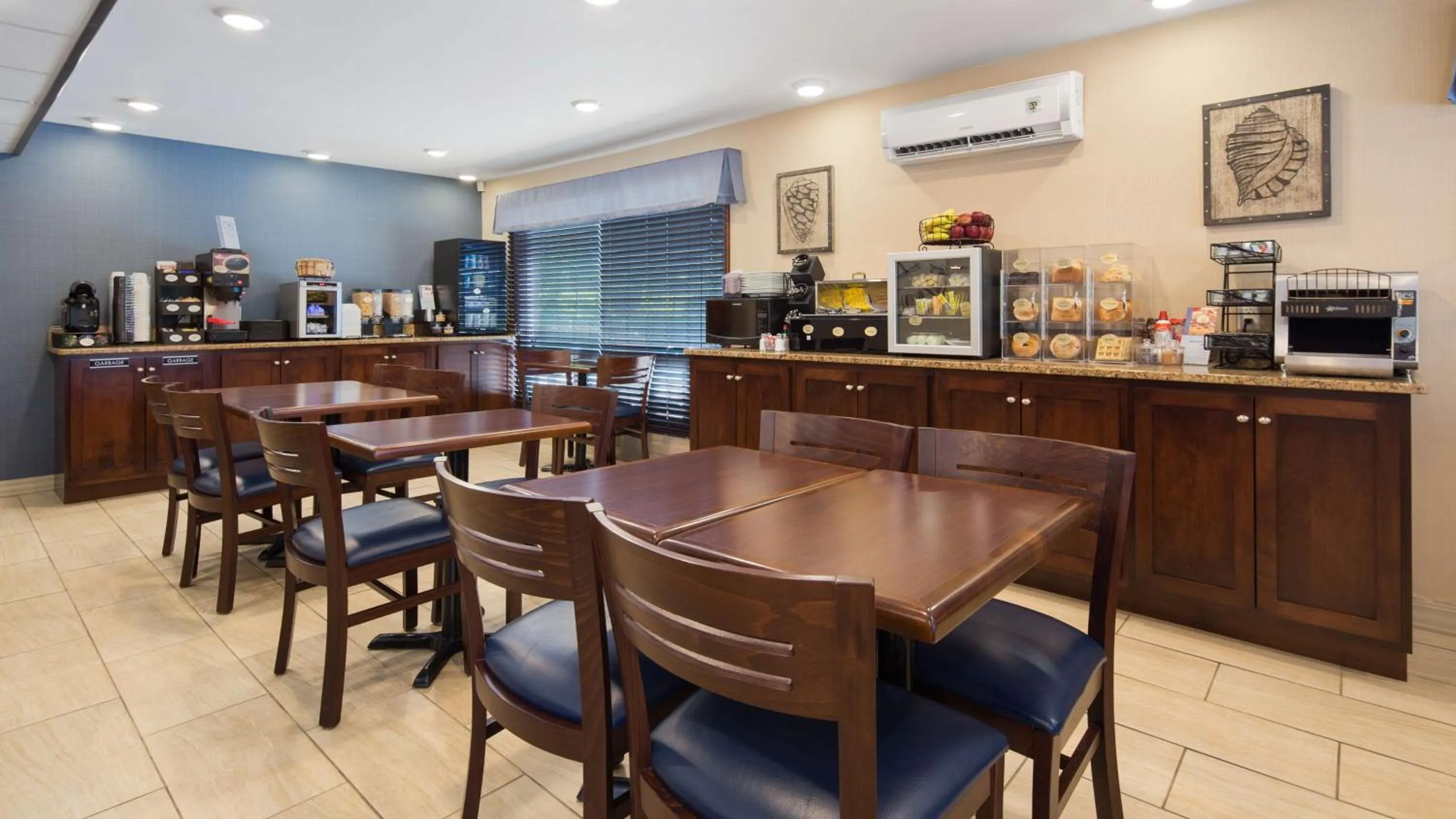 Restaurant/places to eat in South West Mermaid Inn