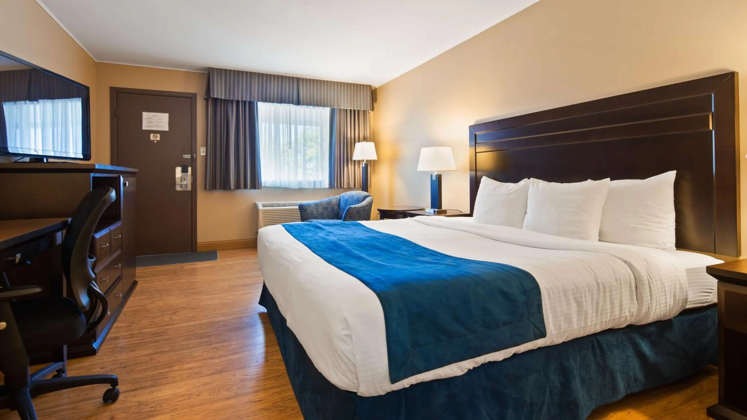 Photo of the whole room in South West Mermaid Inn