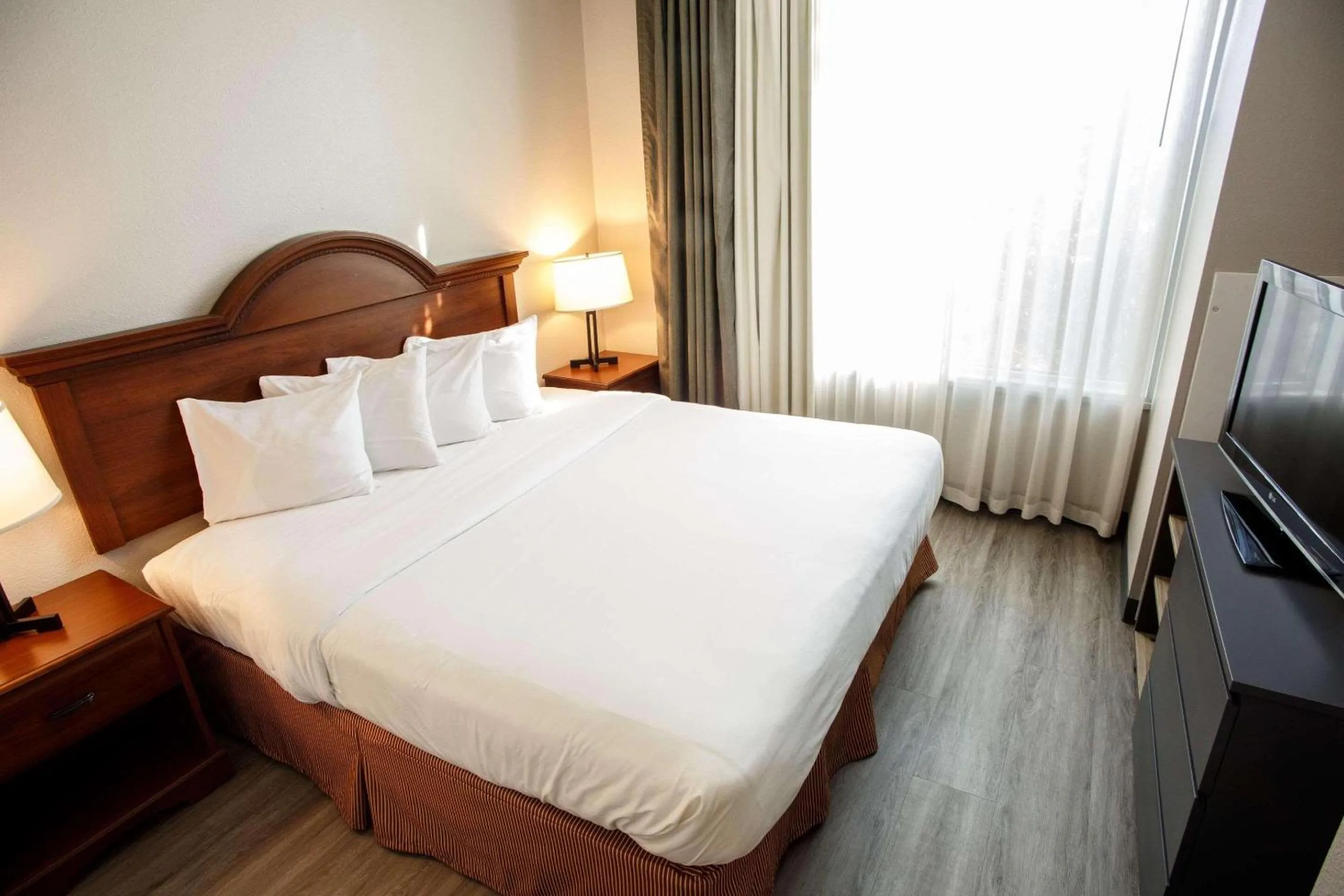 Bedroom, Bed in Country Inn & Suites by Radisson, Harrisburg West Mechanicsburg