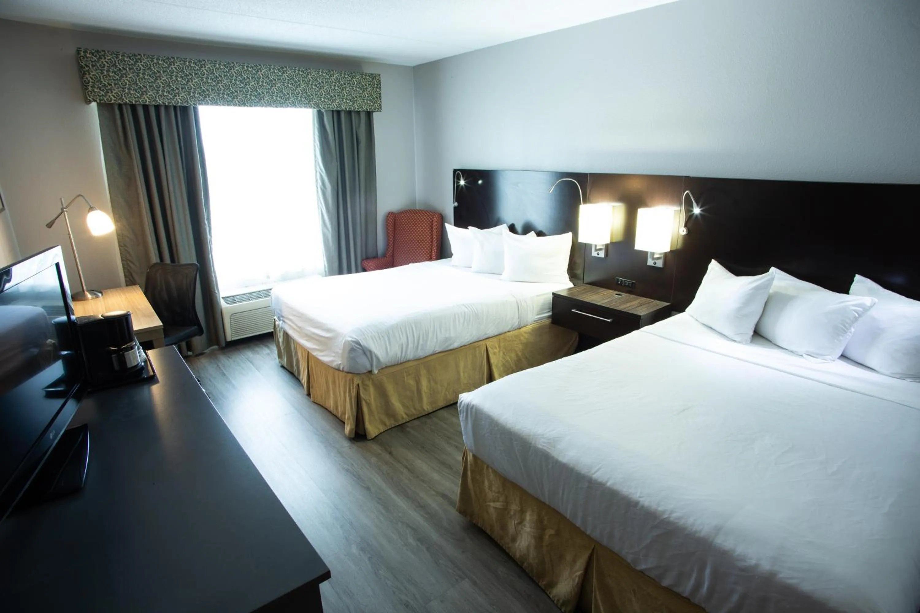 Bed in Country Inn & Suites by Radisson, Harrisburg West Mechanicsburg