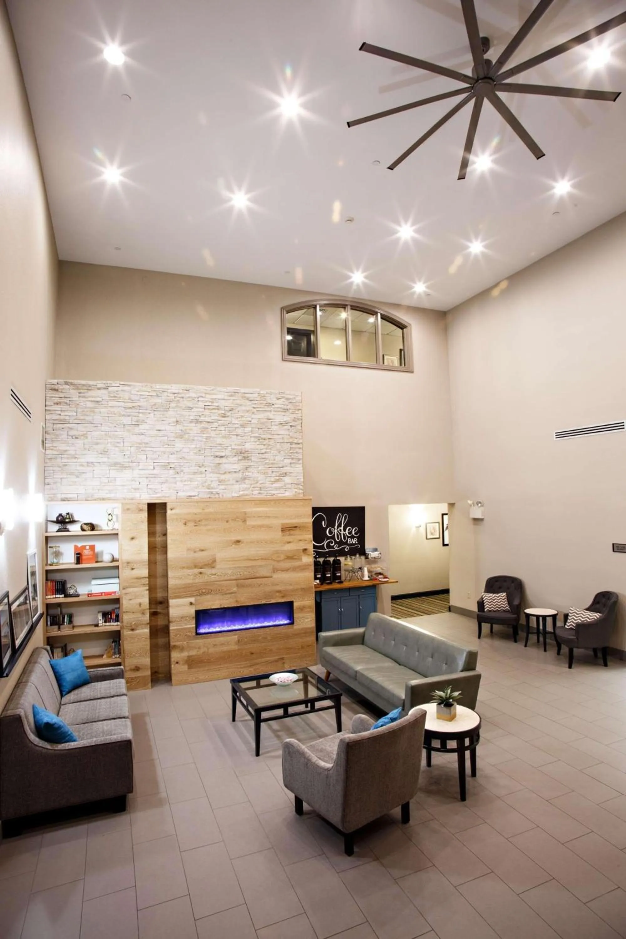 Lobby or reception in Country Inn & Suites by Radisson, Harrisburg West Mechanicsburg