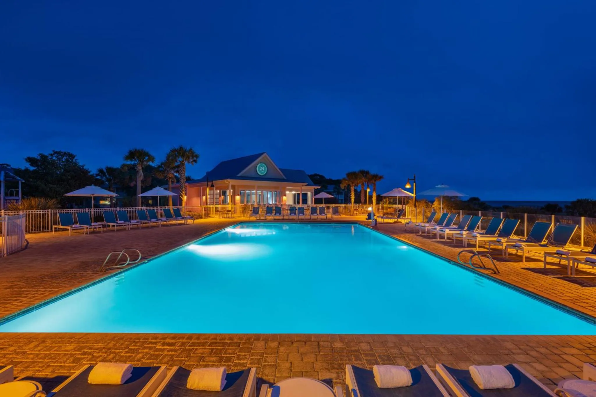 Swimming pool in Holiday Inn Resort Jekyll Island by IHG