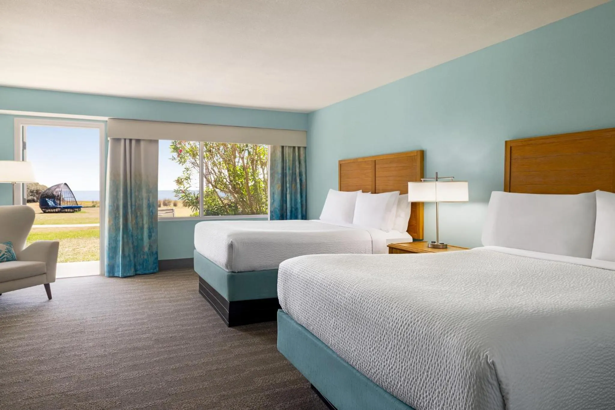 Photo of the whole room, Bed in Holiday Inn Resort Jekyll Island by IHG