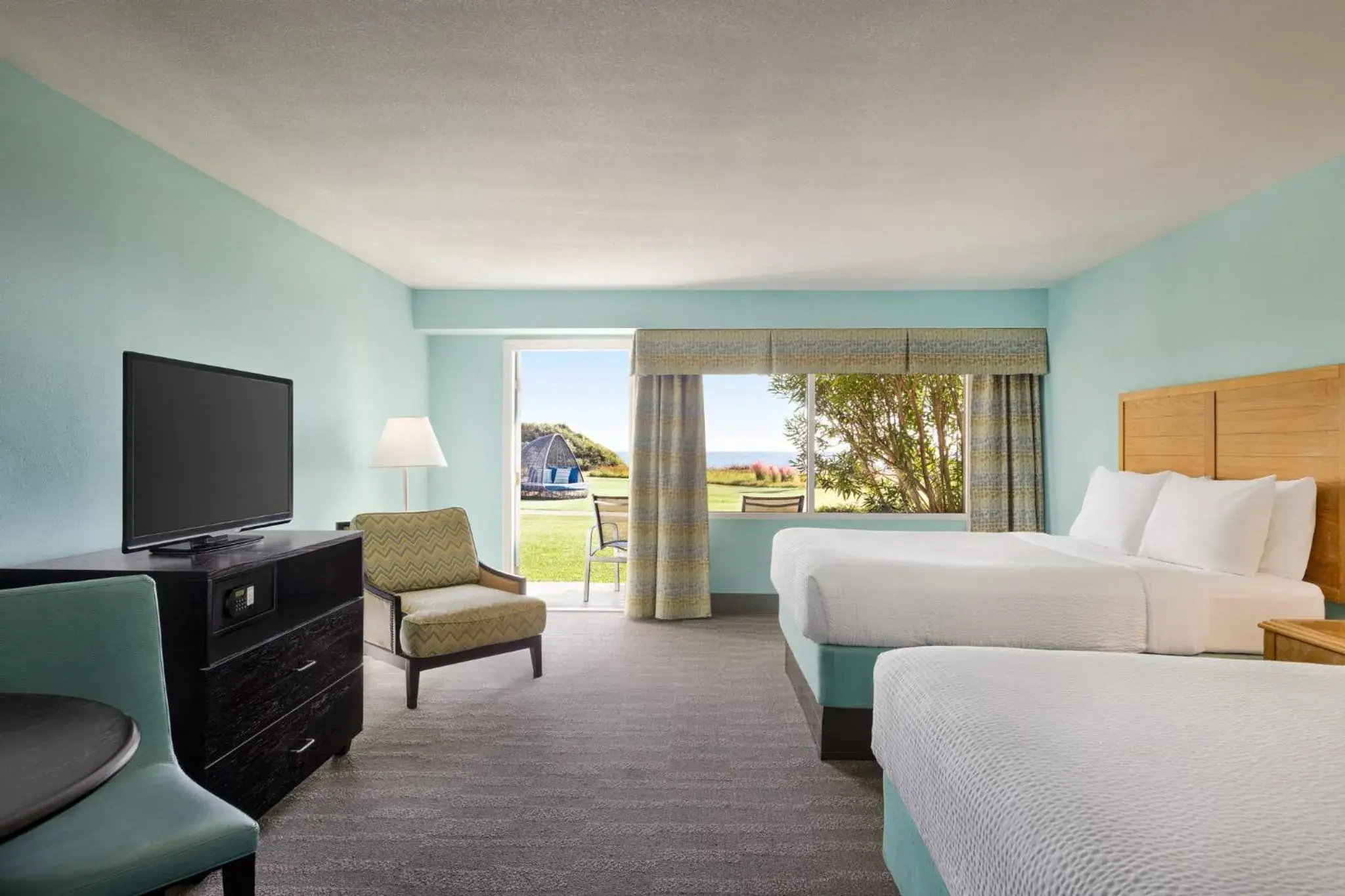 Photo of the whole room, Bed in Holiday Inn Resort Jekyll Island by IHG Photo of the whole room, Bed in Holiday Inn Resort Jekyll Island by IHG