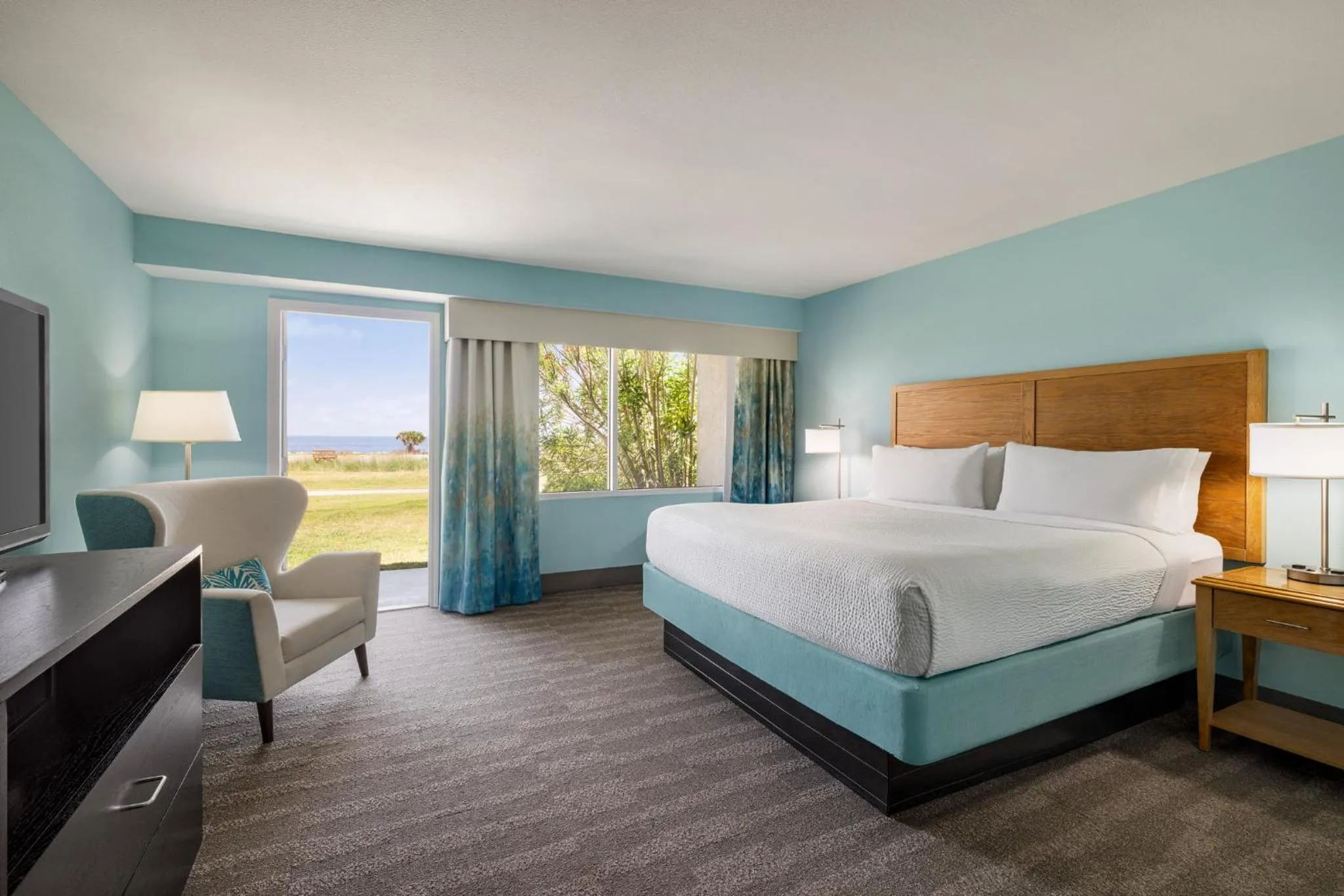 Photo of the whole room, Bed in Holiday Inn Resort Jekyll Island by IHG