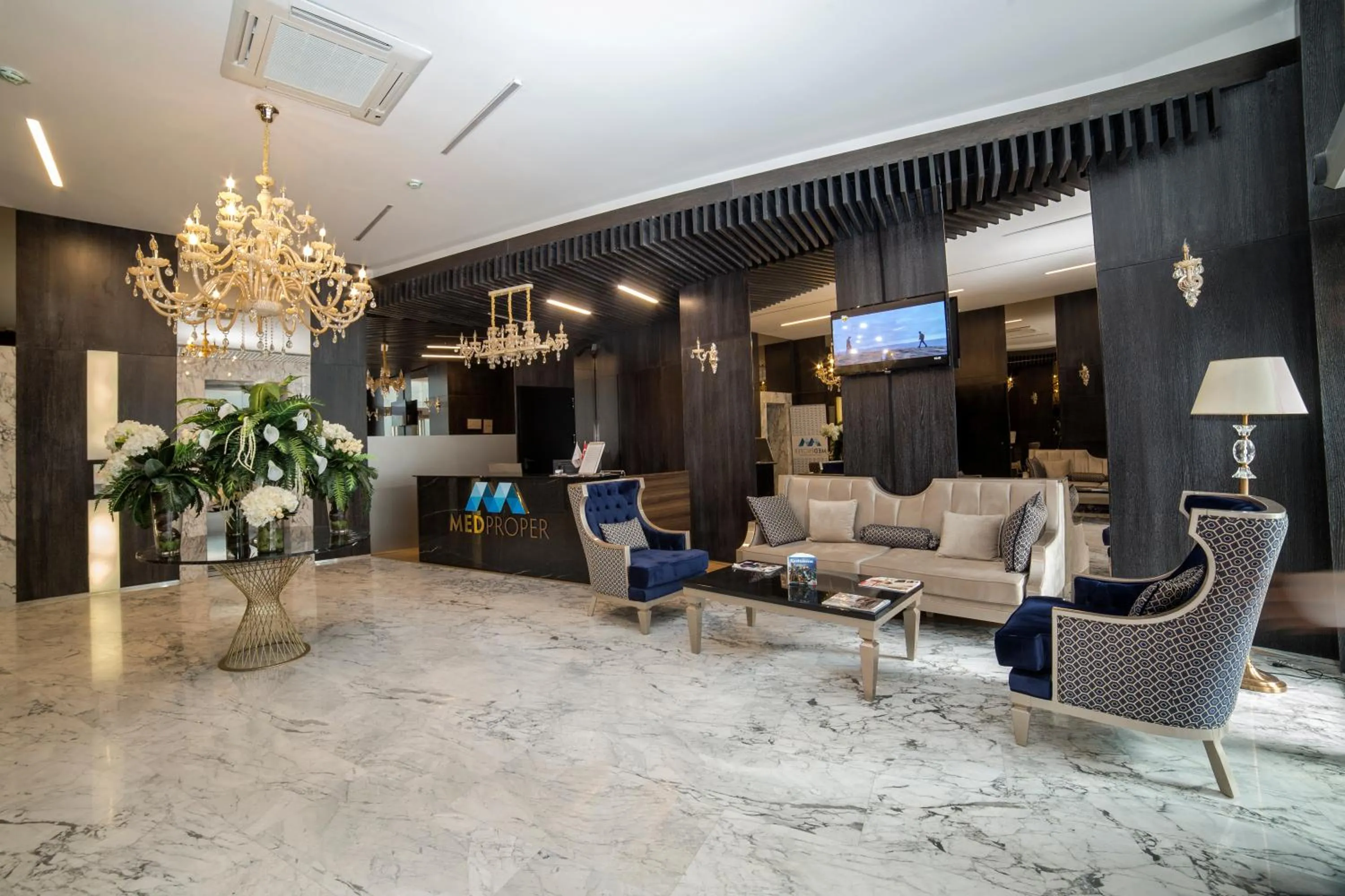 Lobby or reception in Medproper Suites Airport