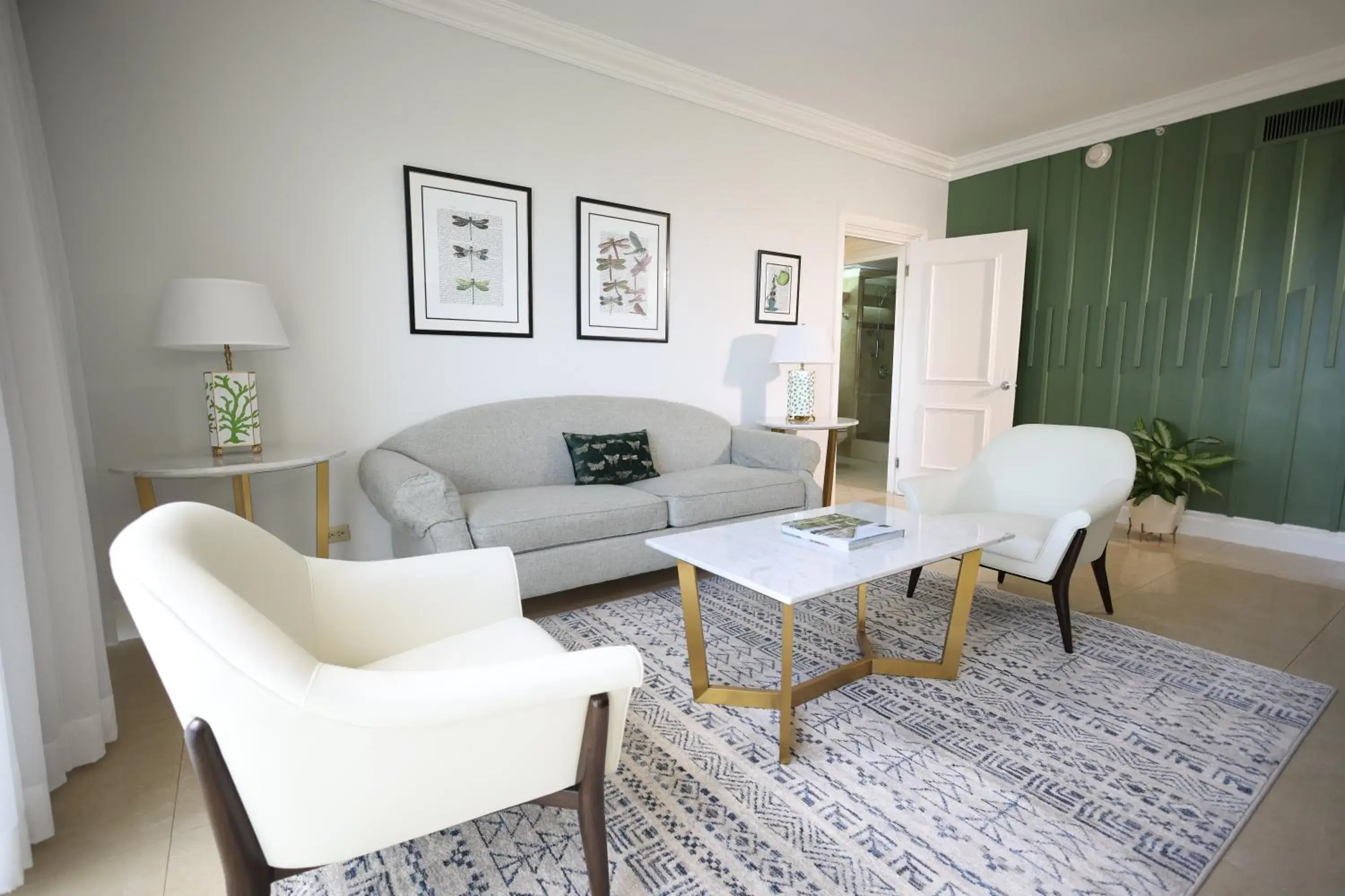 Living room in Courtleigh Hotel & Suites Living room in Courtleigh Hotel & Suites