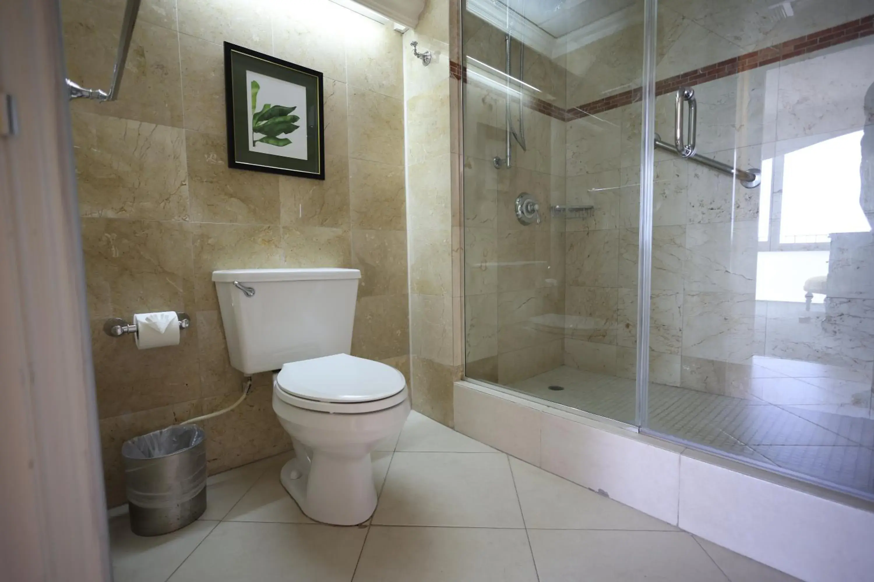 Deluxe King Room in Courtleigh Hotel & Suites Deluxe King Room in Courtleigh Hotel & Suites