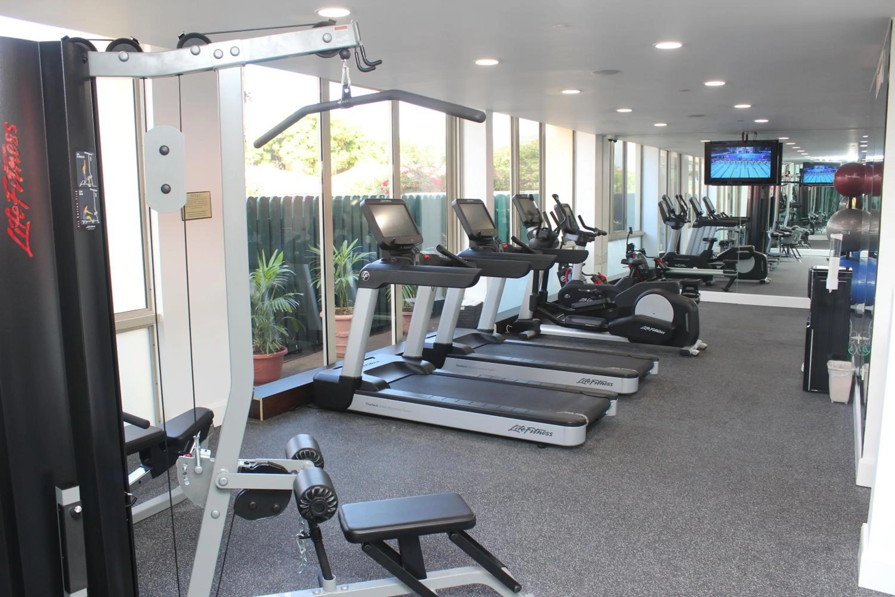 Fitness centre/facilities in Courtleigh Hotel & Suites