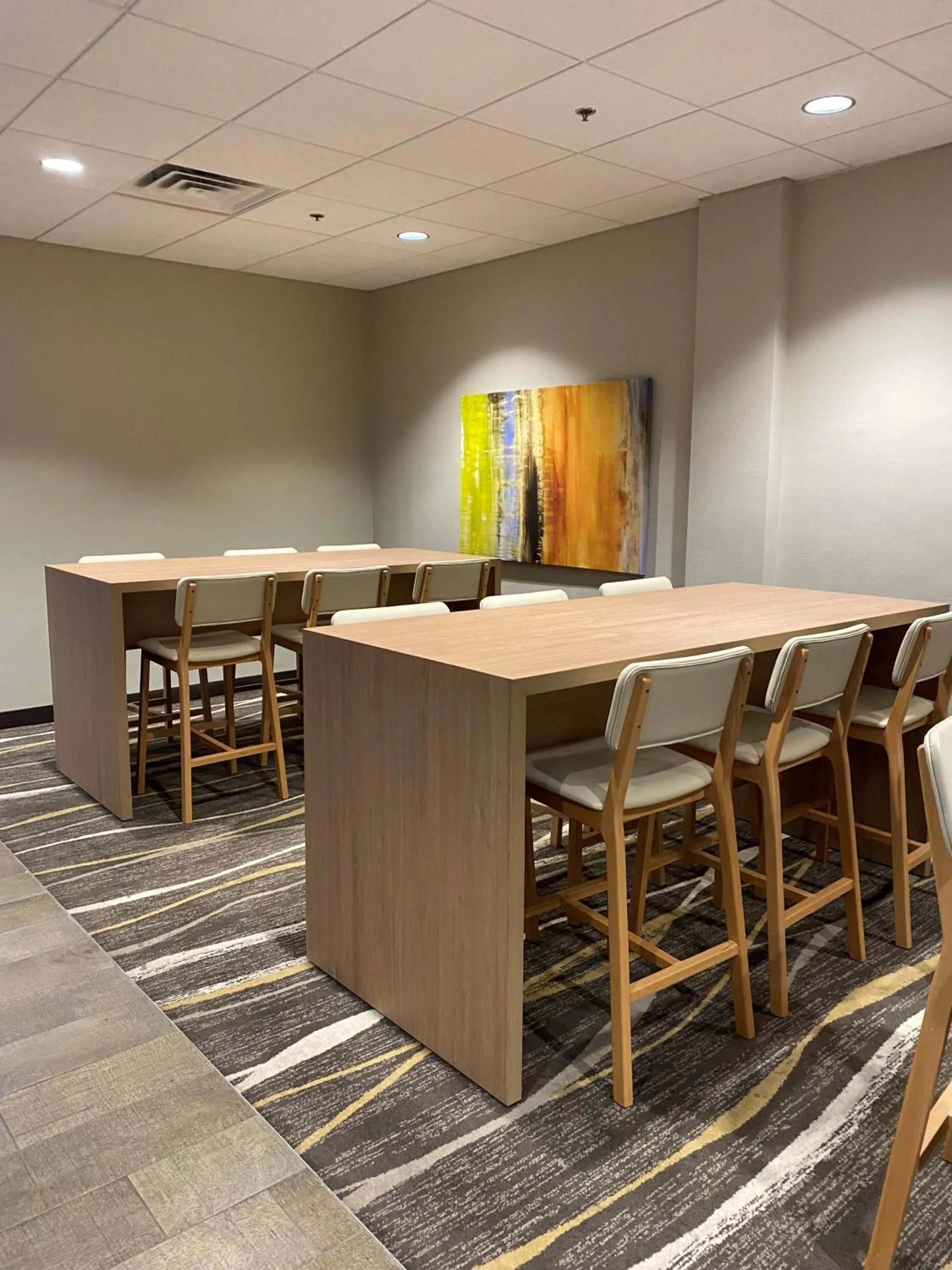 Lobby or reception in Rochester Hotel & Suites - Mayo Clinic Area