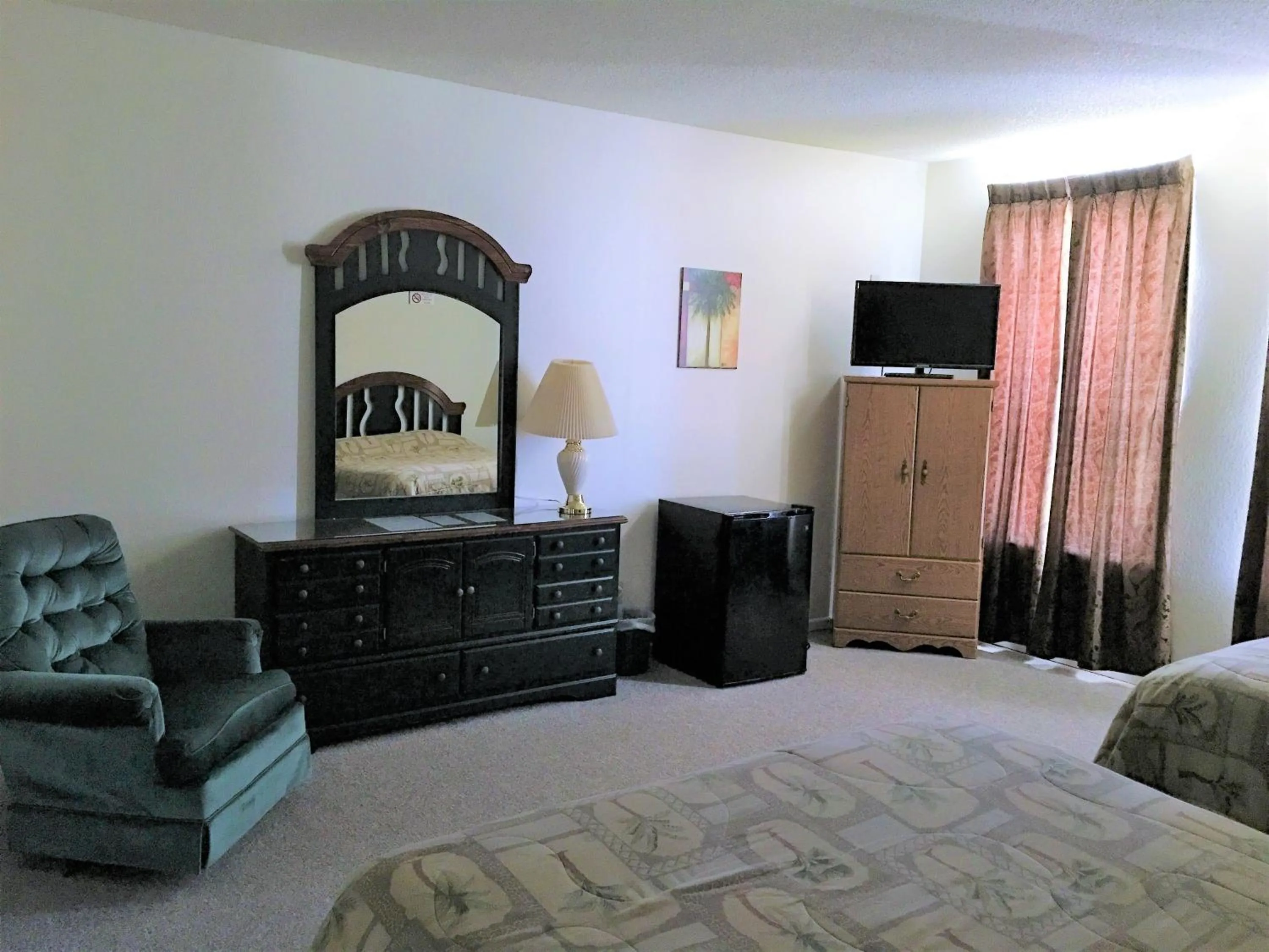 Bed in Hunters Lodge Motel