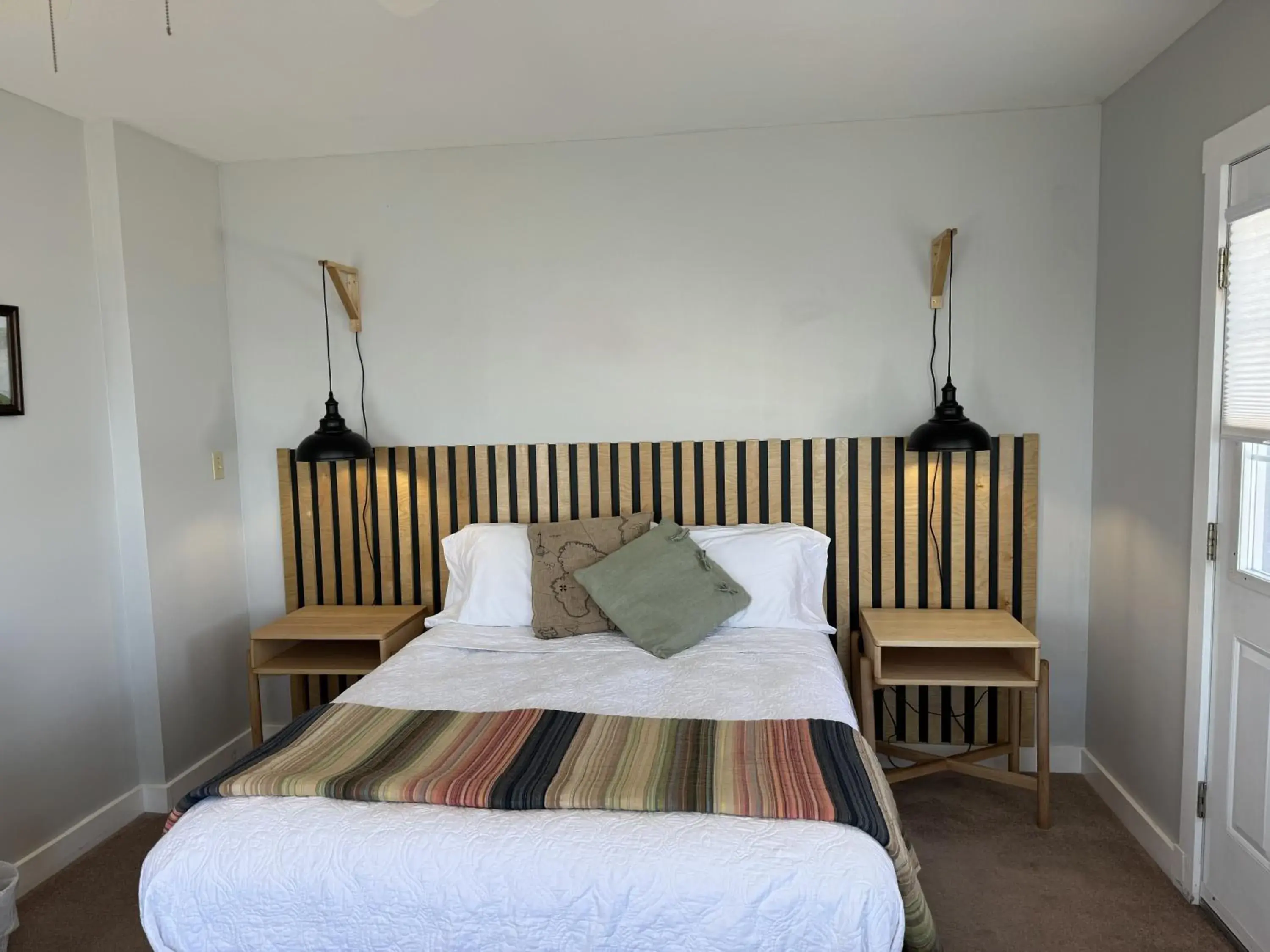 Queen Room with Sea View in Come from Away B&B Queen Room with Sea View in Come from Away B&B