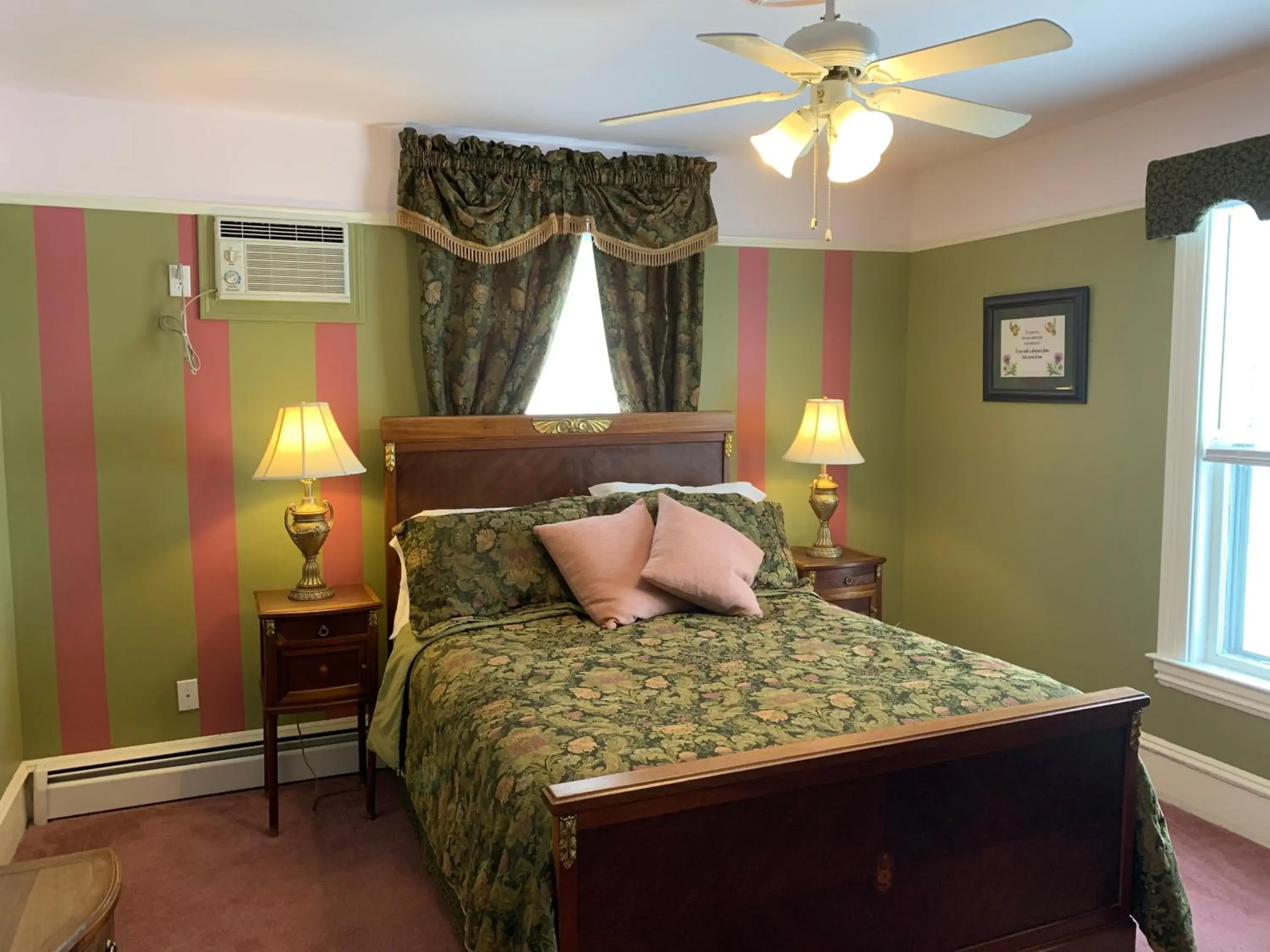 Queen Room in Come from Away B&B Queen Room in Come from Away B&B