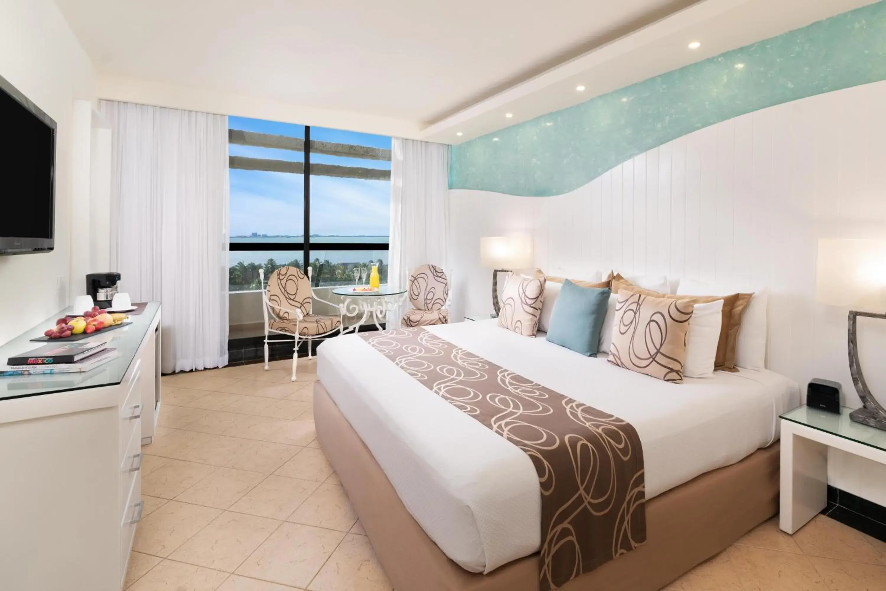 Photo of the whole room, Bed in Grand Oasis Cancun - All Inclusive Photo of the whole room, Bed in Grand Oasis Cancun - All Inclusive