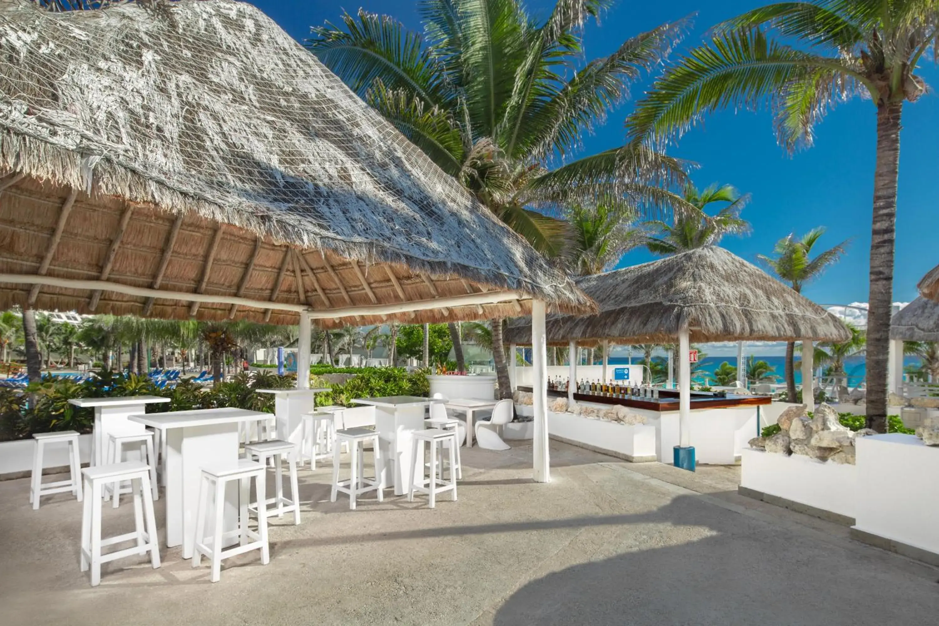 Lounge or bar in Grand Oasis Cancun - All Inclusive Lounge or bar in Grand Oasis Cancun - All Inclusive