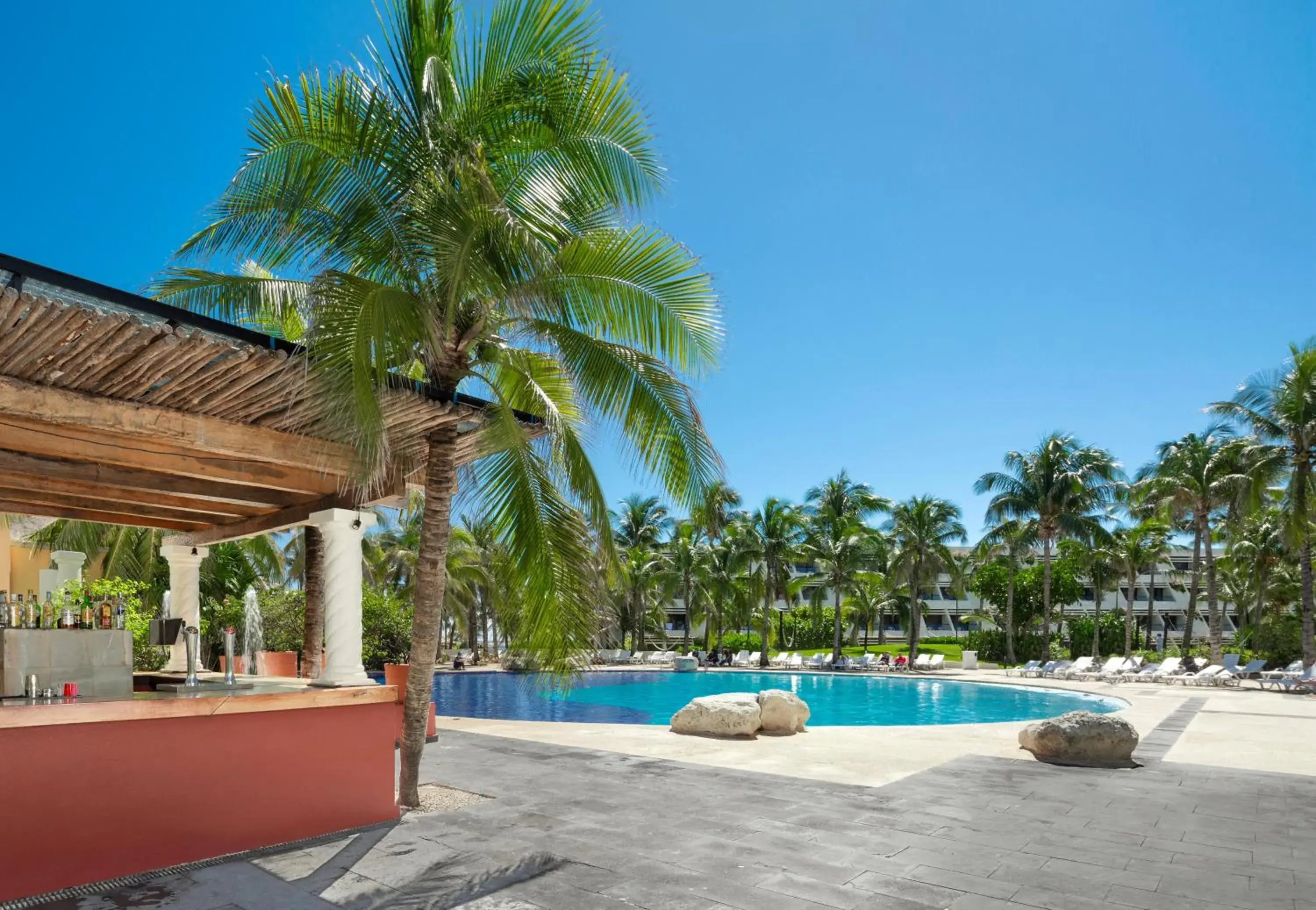 Lounge or bar in Grand Oasis Cancun - All Inclusive Lounge or bar in Grand Oasis Cancun - All Inclusive