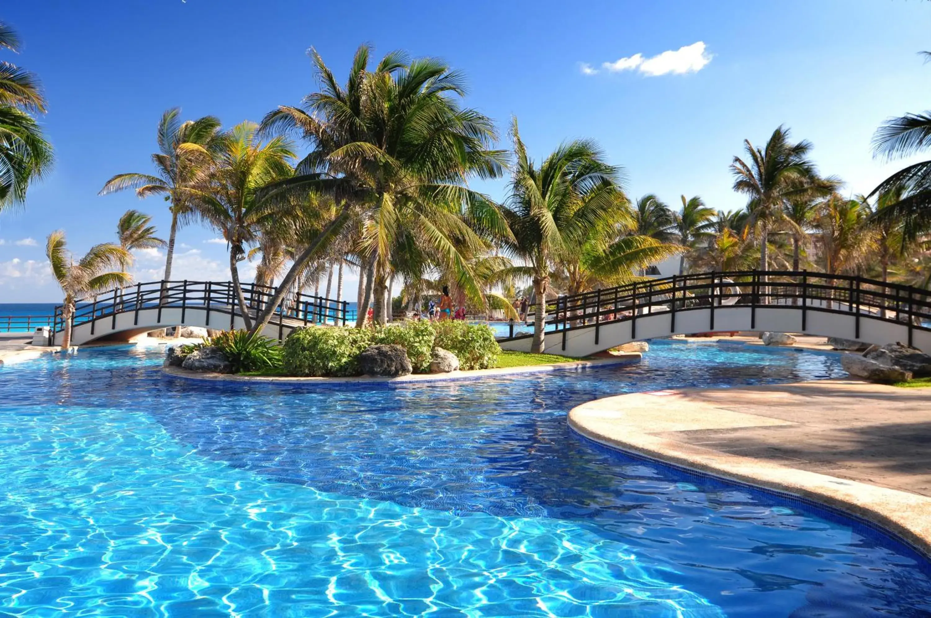 Swimming pool in Grand Oasis Cancun - All Inclusive Swimming pool in Grand Oasis Cancun - All Inclusive