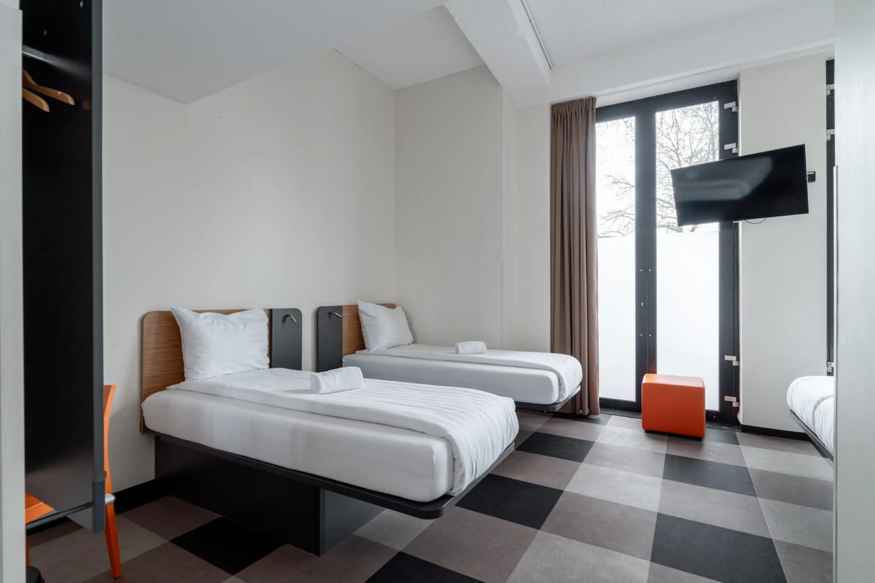 Quadruple Room - Disability Access in easyHotel Maastricht City Centre Quadruple Room - Disability Access in easyHotel Maastricht City Centre