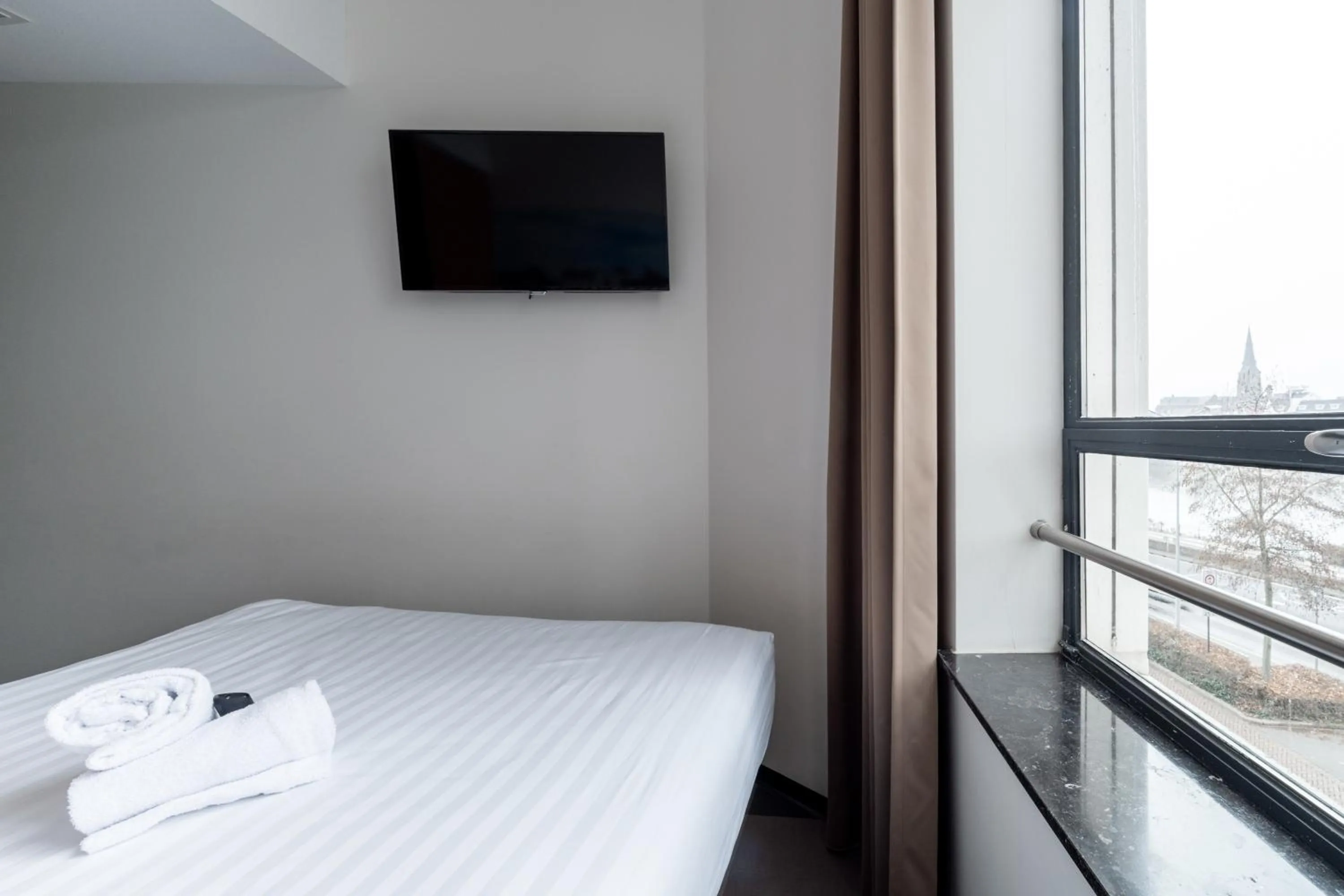 Bedroom, Bed in easyHotel Maastricht City Centre