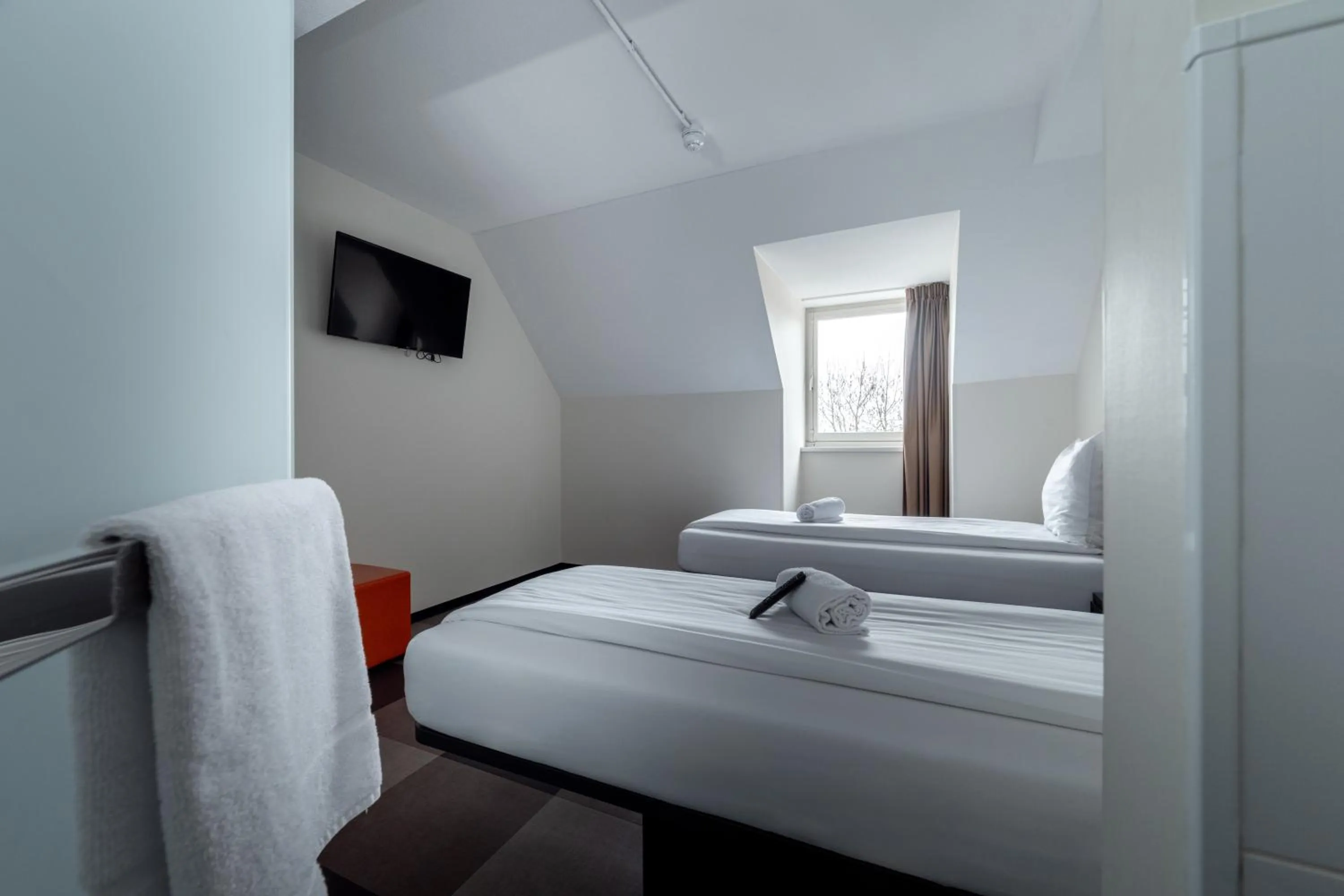 Bedroom, Bed in easyHotel Maastricht City Centre