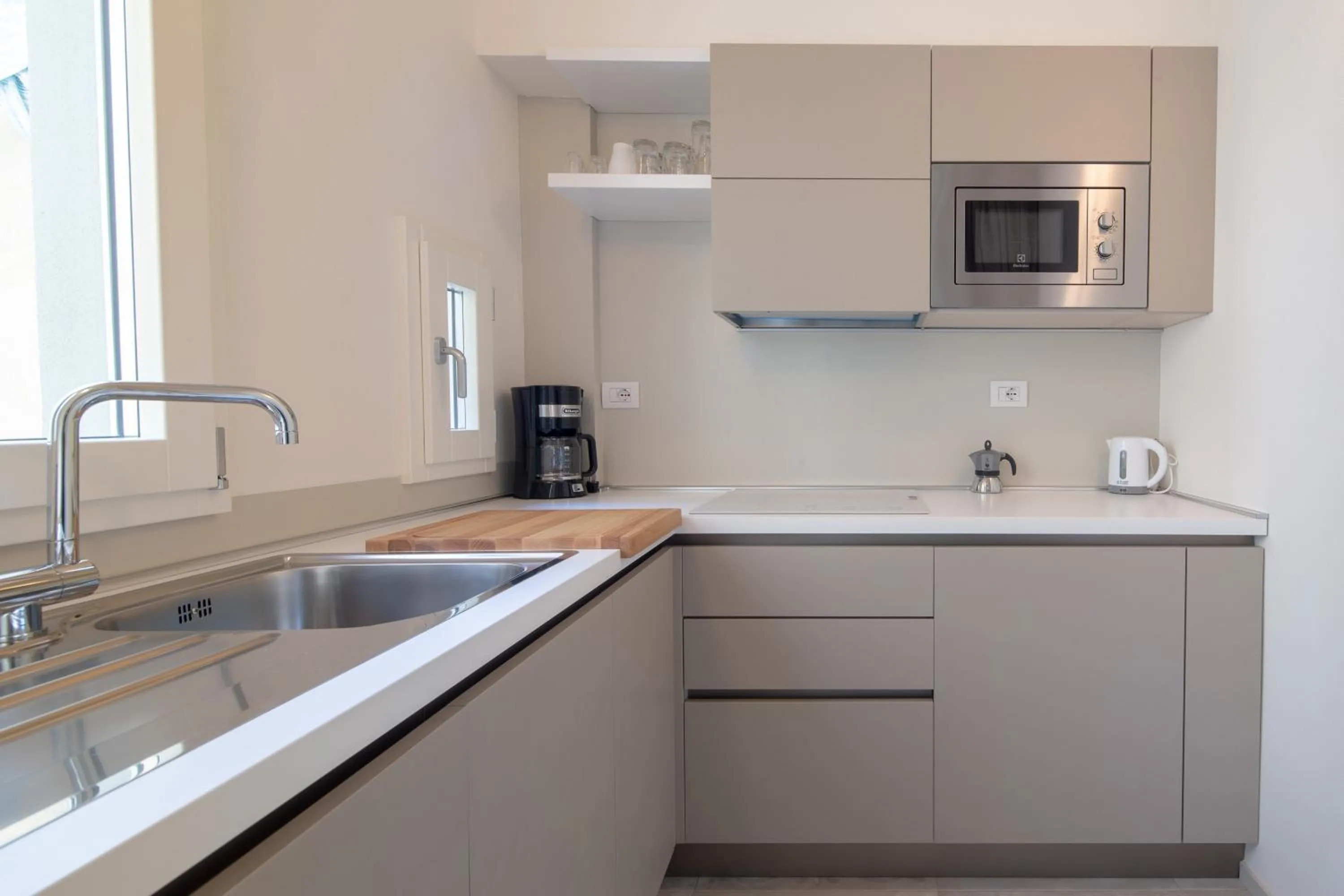 Kitchen or kitchenette in Carapelli Apartments