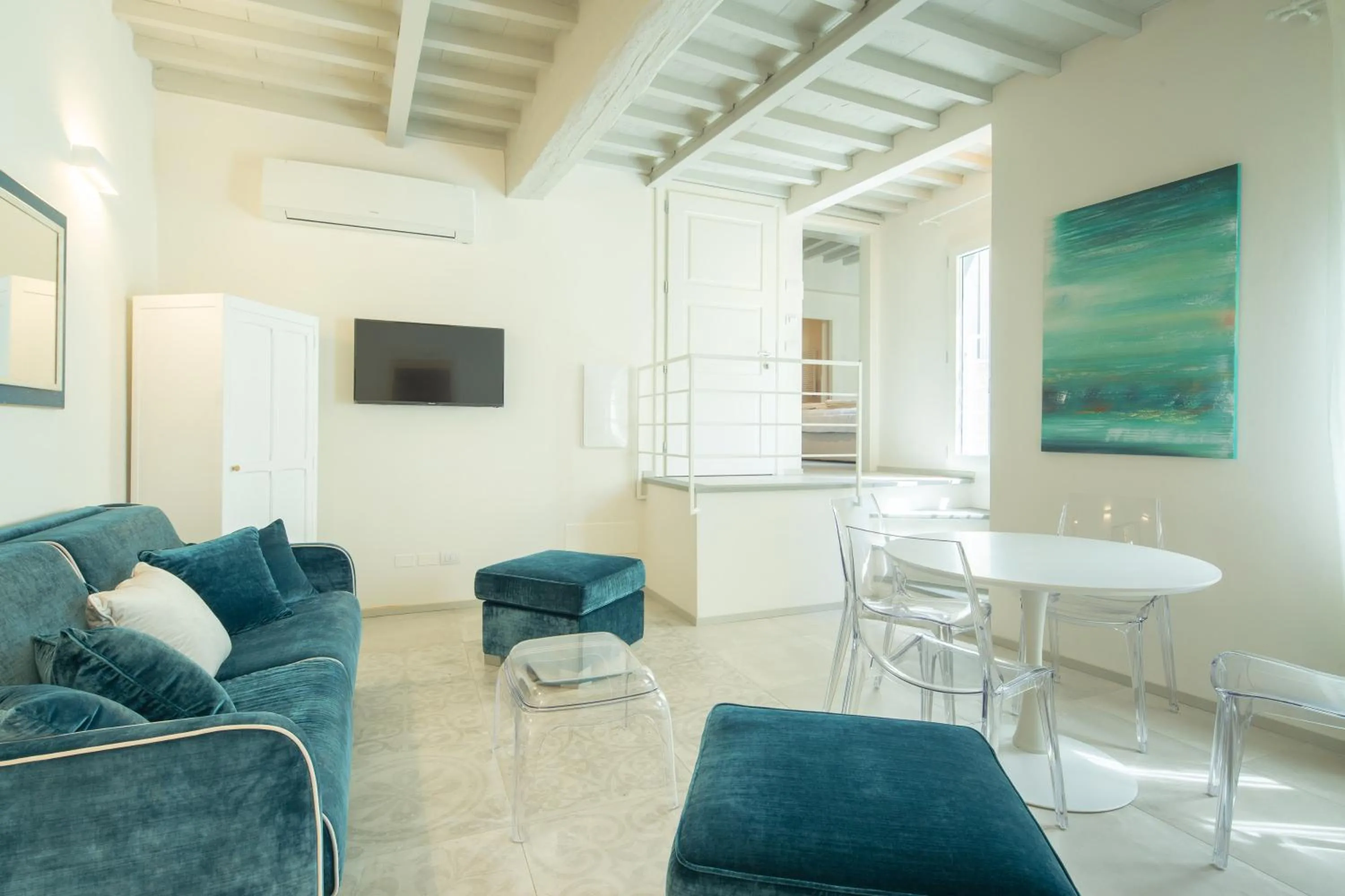 Dining area in Carapelli Apartments