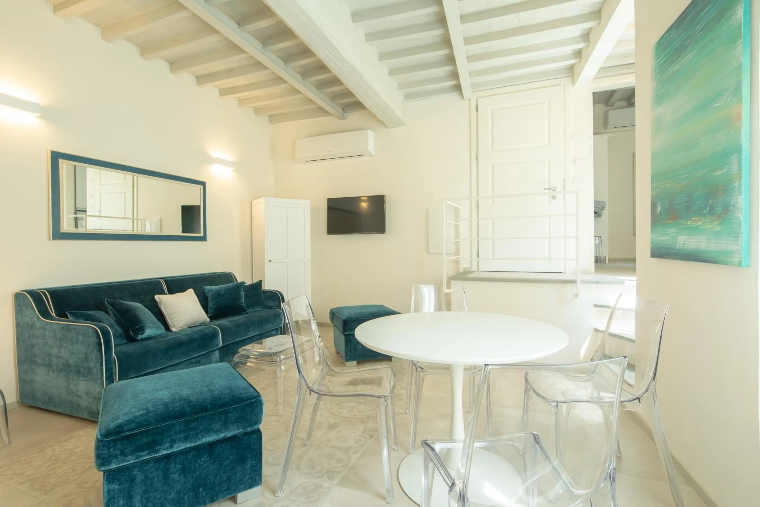 Dining area in Carapelli Apartments
