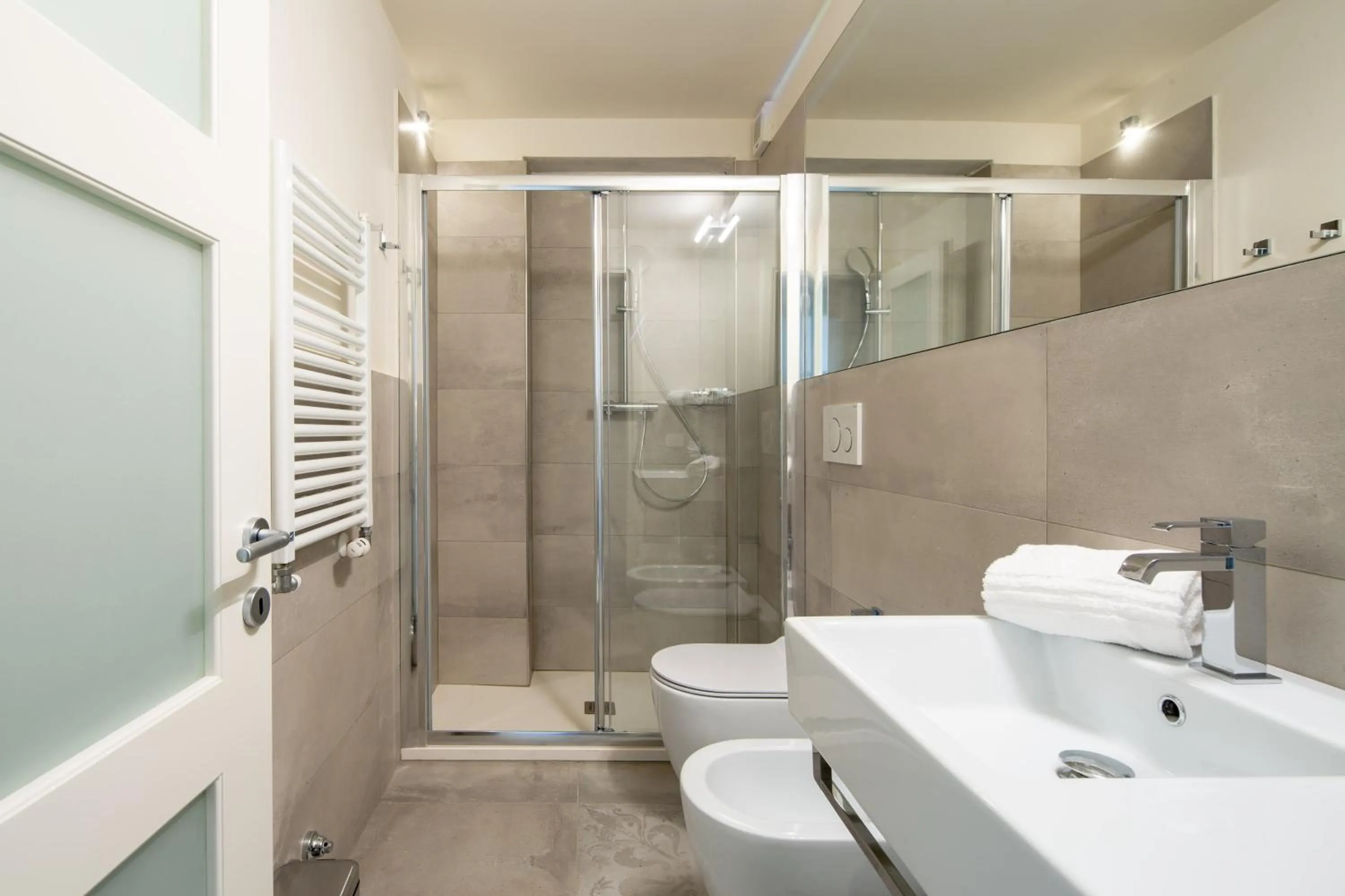 Bathroom in Carapelli Apartments