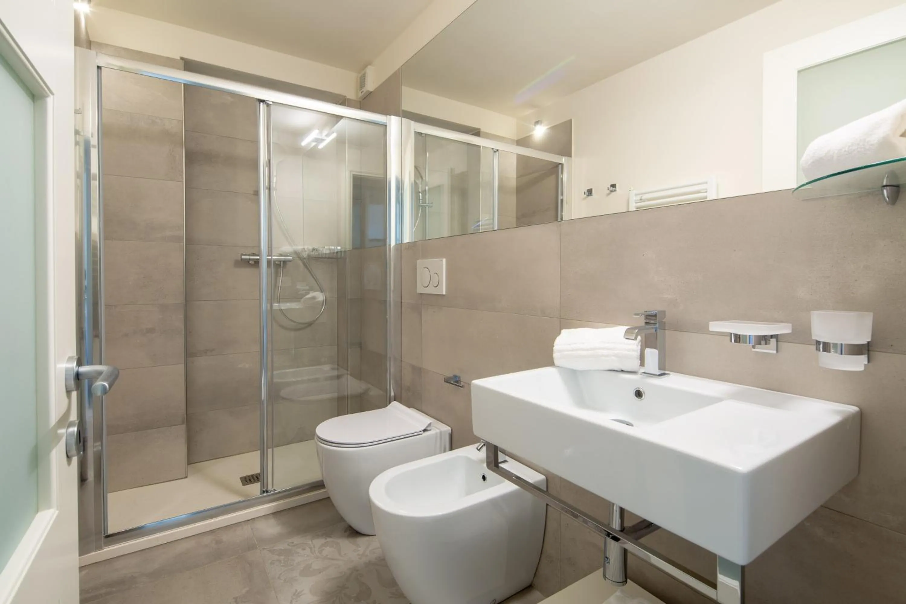 Bathroom in Carapelli Apartments